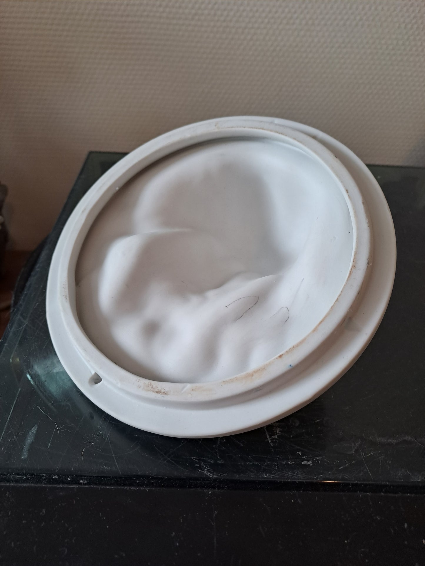 Médaillon Figurant Le Christ À La Couronne D'épines En Bas-relief Grand Modèle.