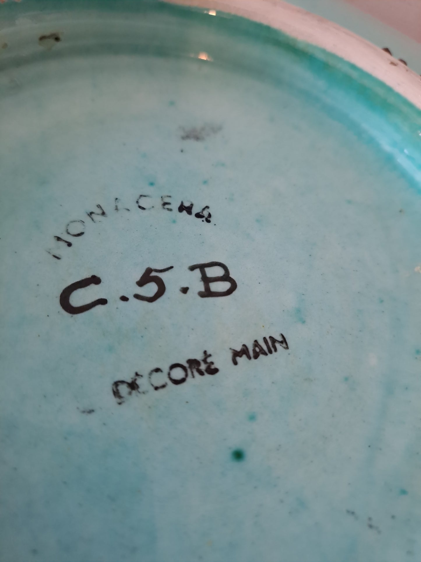 Grand Plat Monacera. Jeunes Faons. A la main.