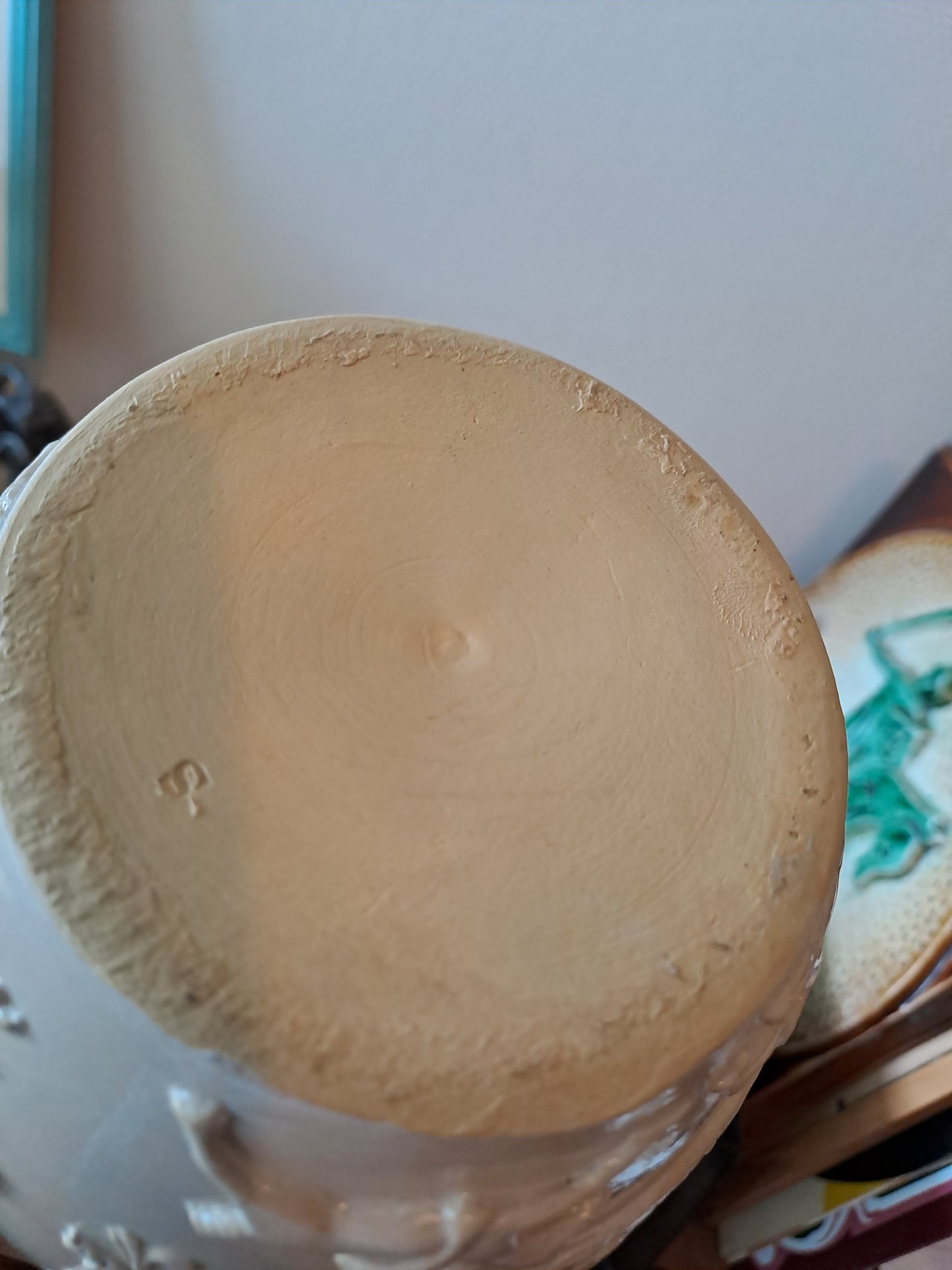 Pichet. Saint Georges Terrassant le Dragon.