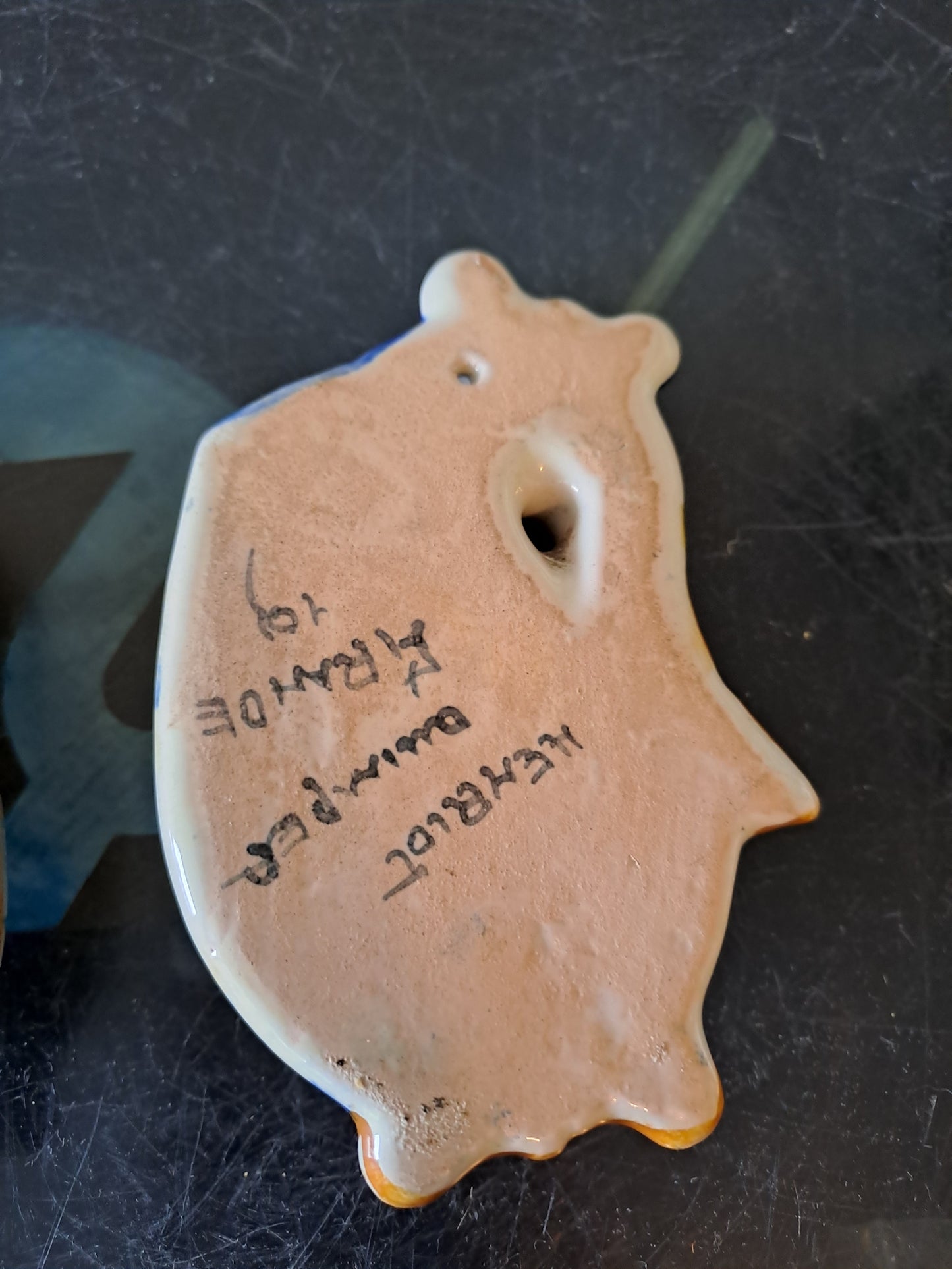 Bouquetieres Henriot Quimper. France. Applique.