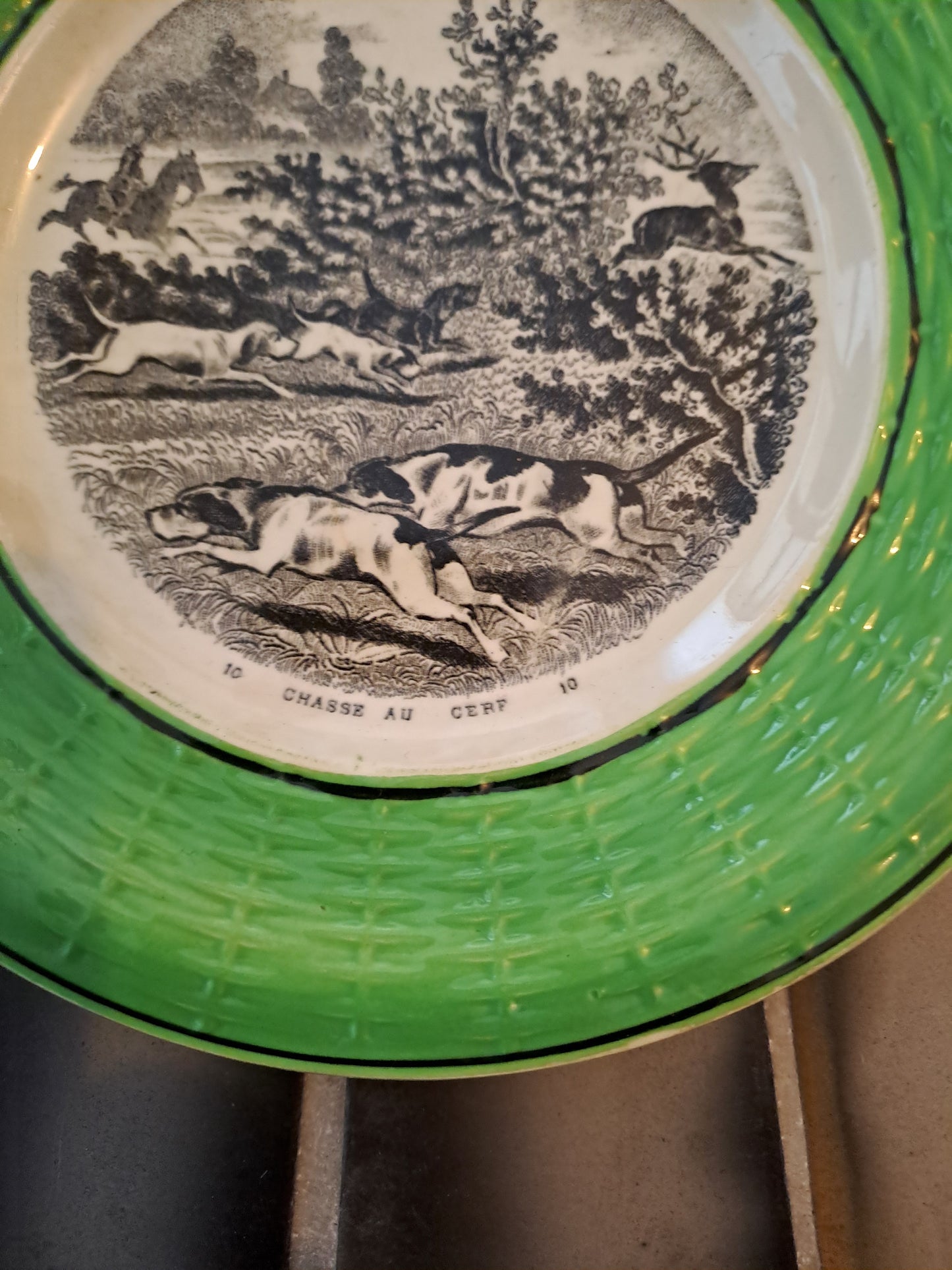 Assiette parlante Digoin et Sarreguemines. Chasse Au Cerf. 18.5 Cm.