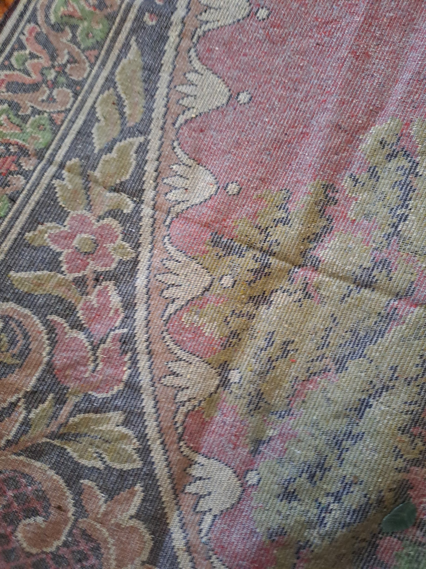 Tapisserie. Cerf Et Chevreuil. Tapis de table.