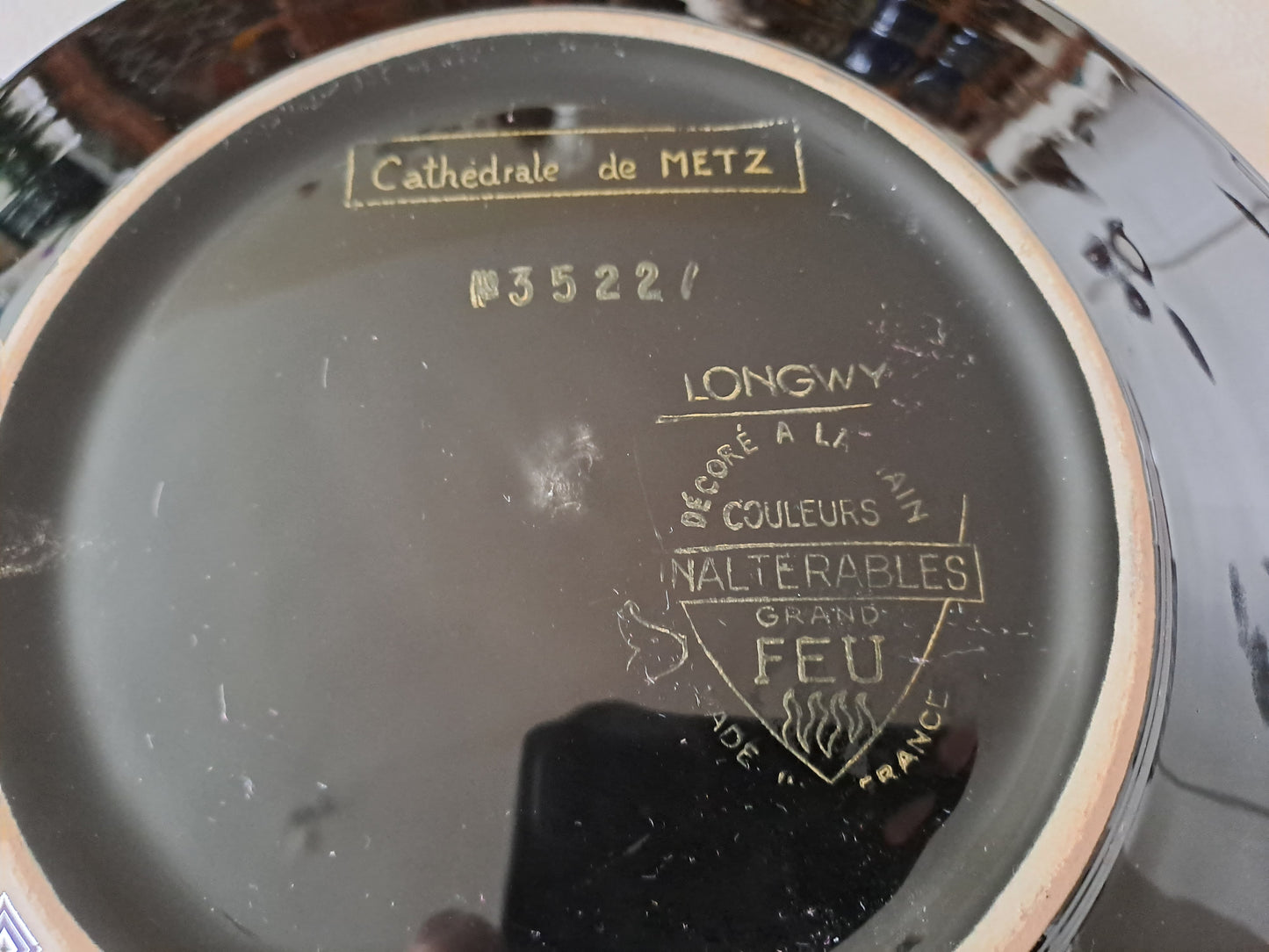 Longwy. Assiette Cathedrale De Metz N° 3522. Décoré À La Main. Grand Feu.