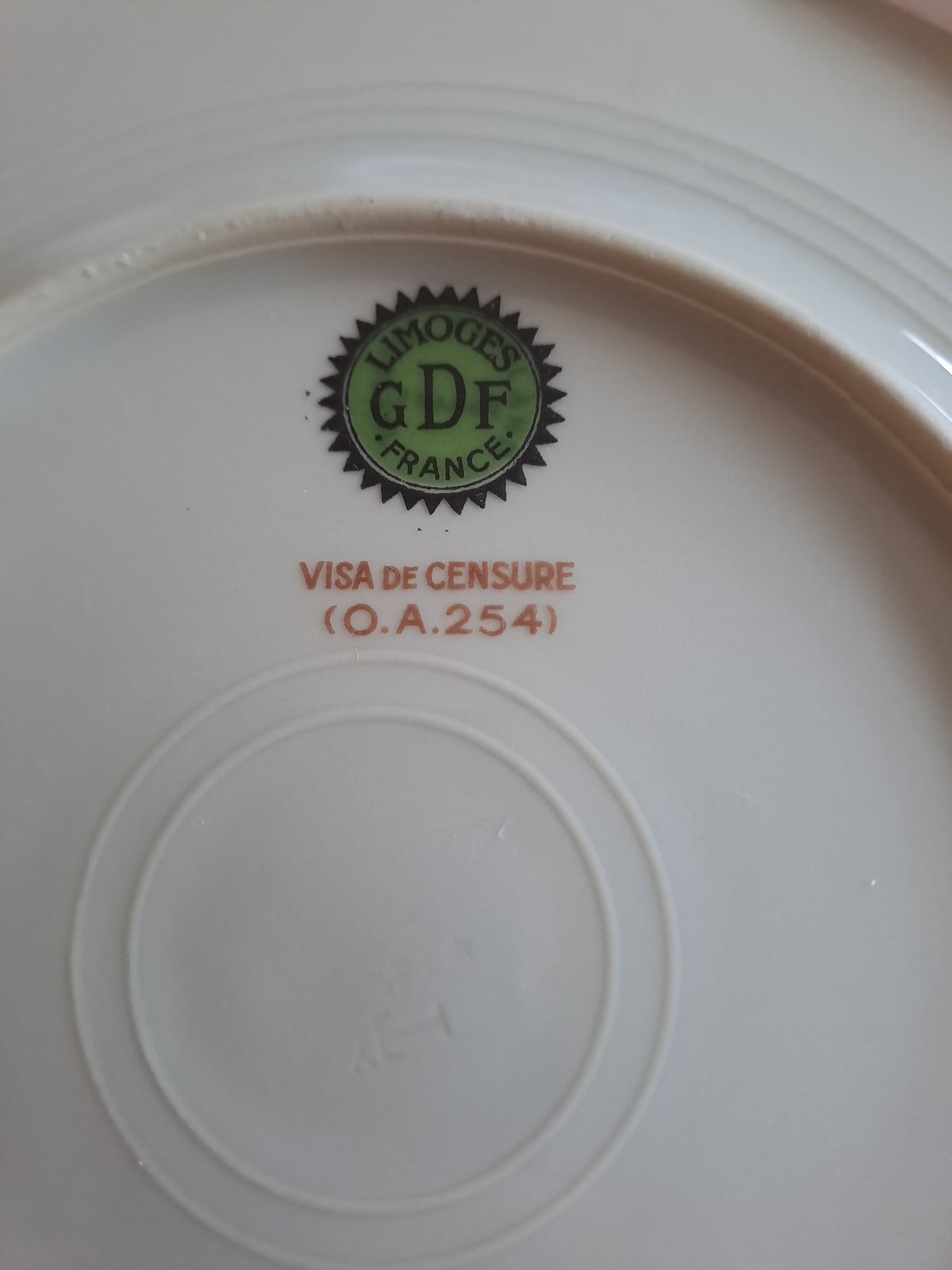 Assiette décorative représentant Philippe Pétain. Porcelaine Limoges France. 19 cm. Ancien décoration vintage