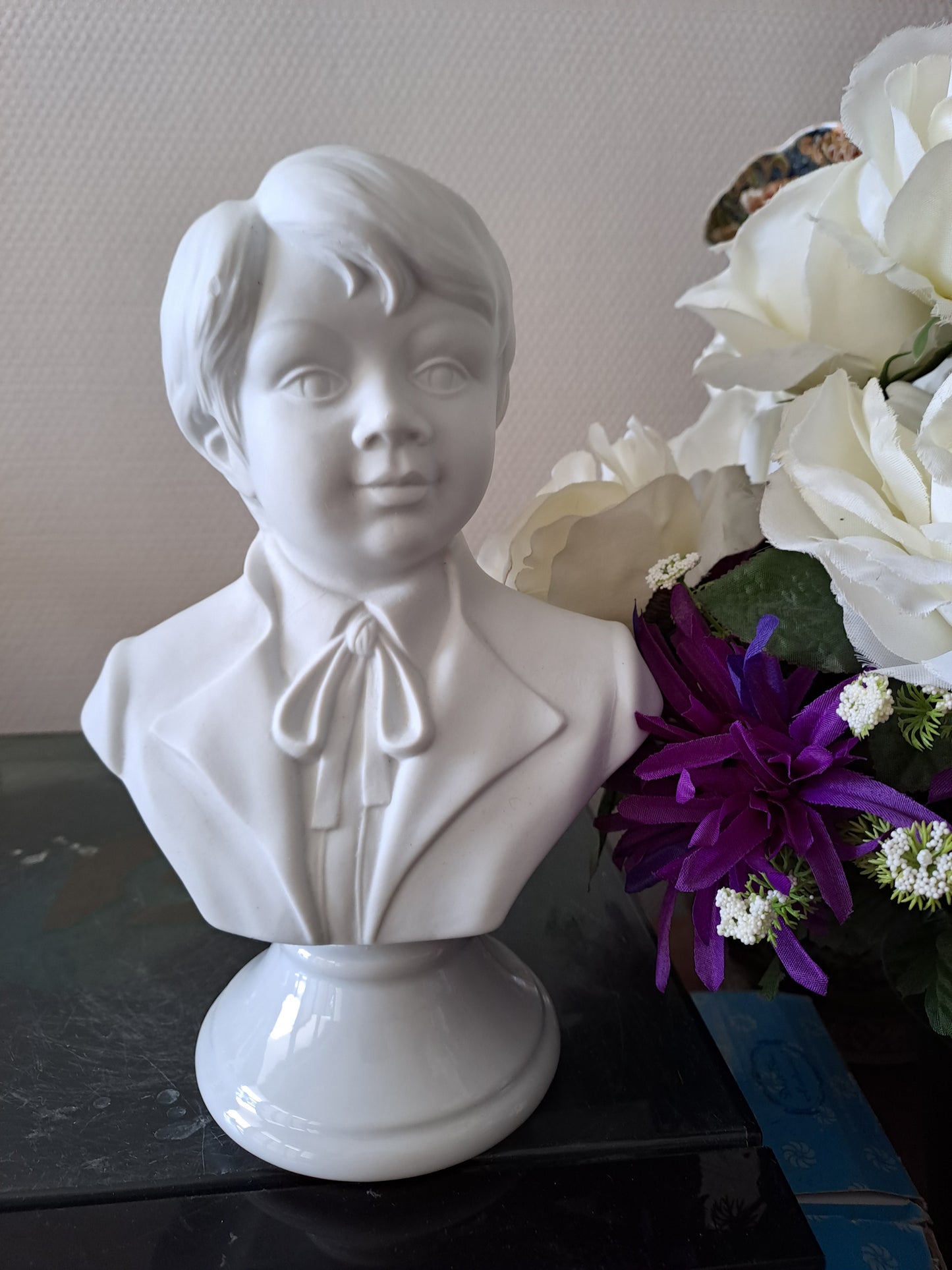 Buste garçon. Porcelaine et biscuits. Sambo.