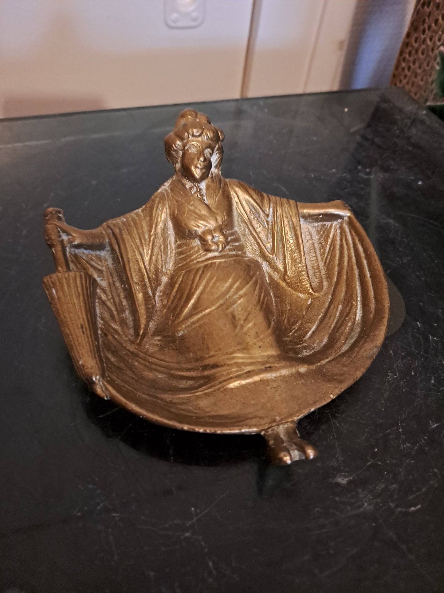 Vide Poche. Art Nouveau. Ancien vintage decoration.