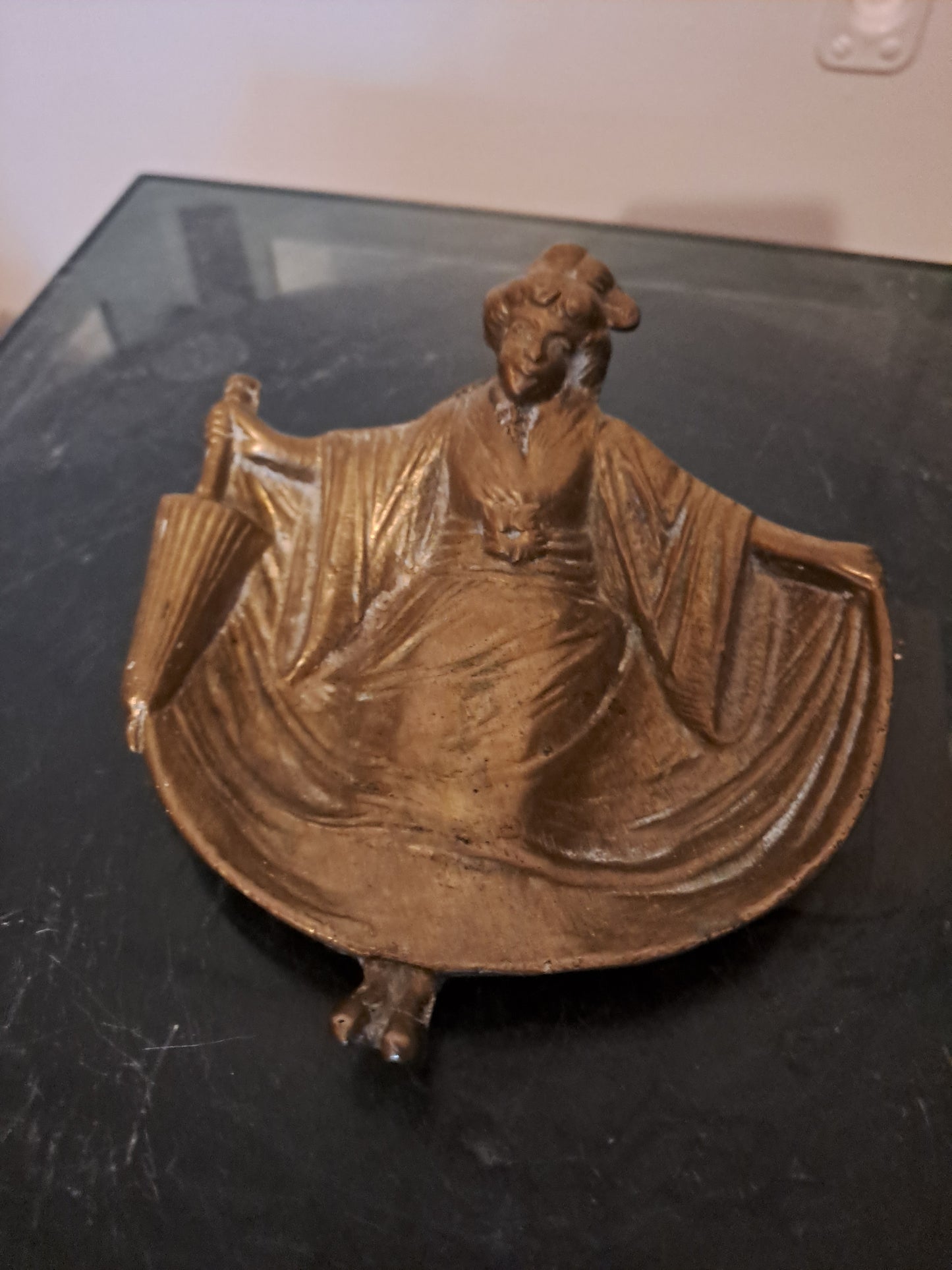 Vide Poche. Art Nouveau. Ancien vintage decoration.