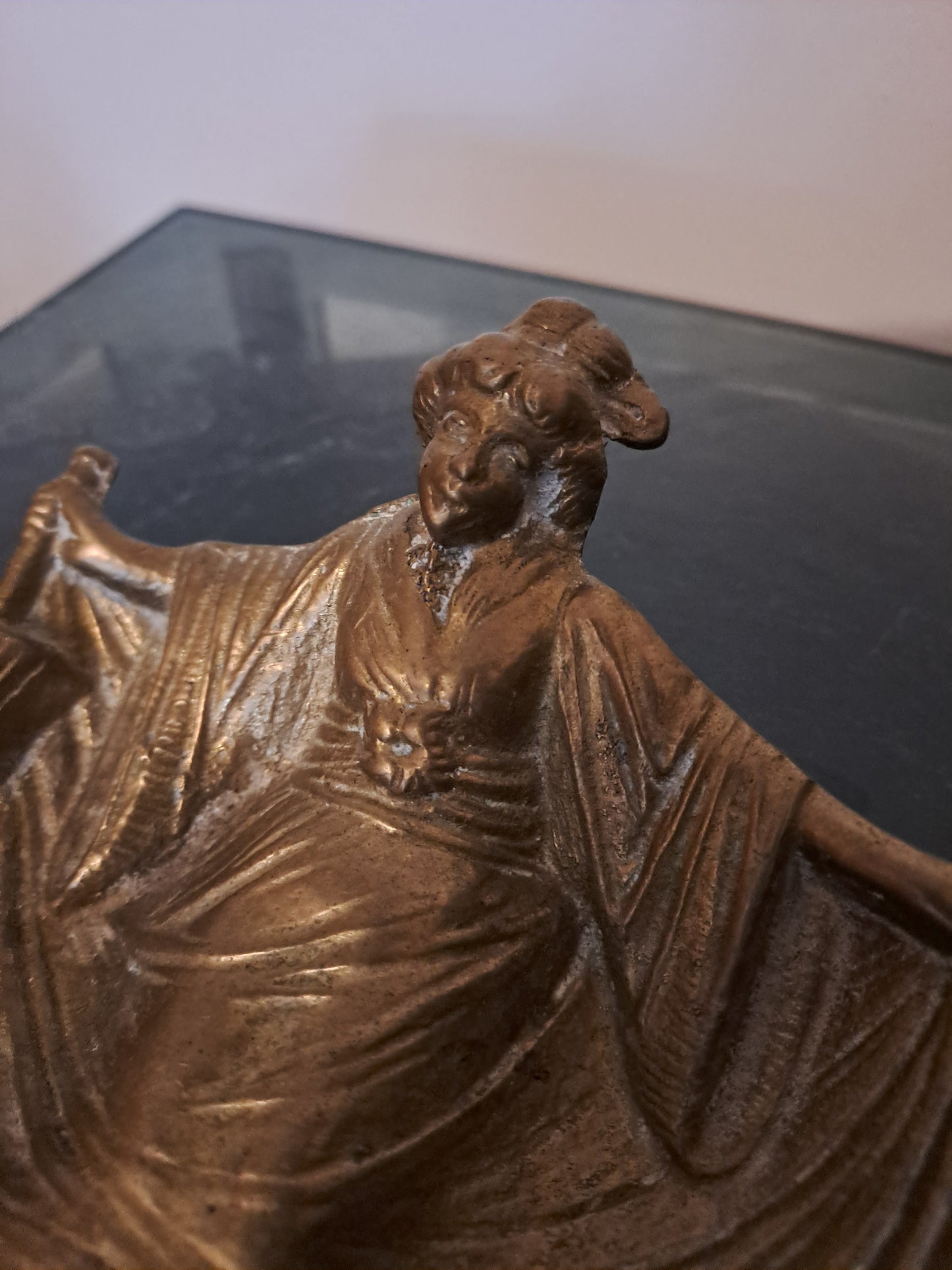 Vide Poche. Art Nouveau. Ancien vintage decoration.