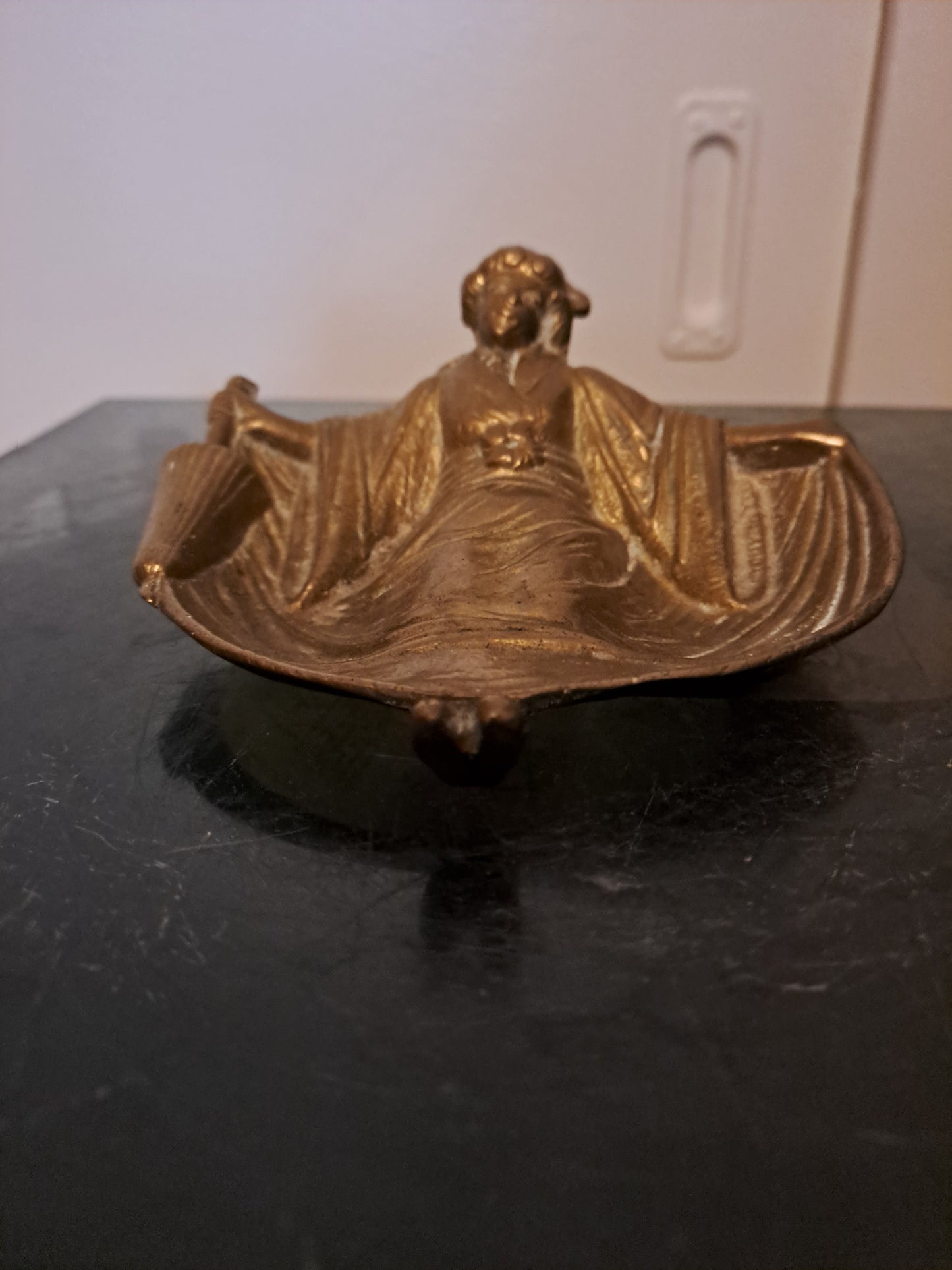 Vide Poche. Art Nouveau. Ancien vintage decoration.