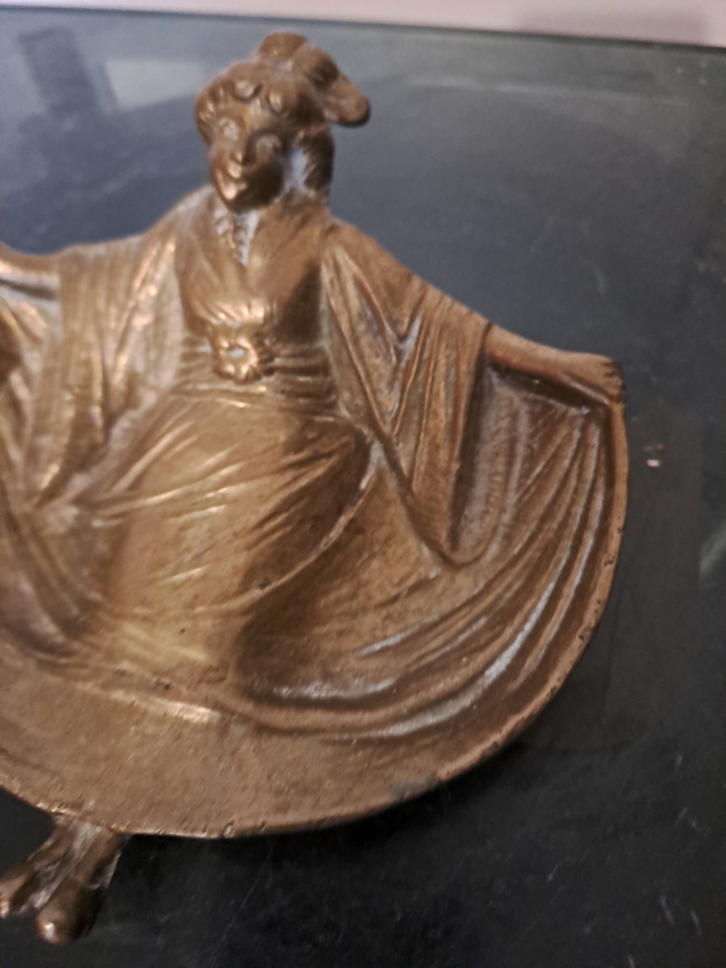 Vide Poche. Art Nouveau. Ancien vintage decoration.