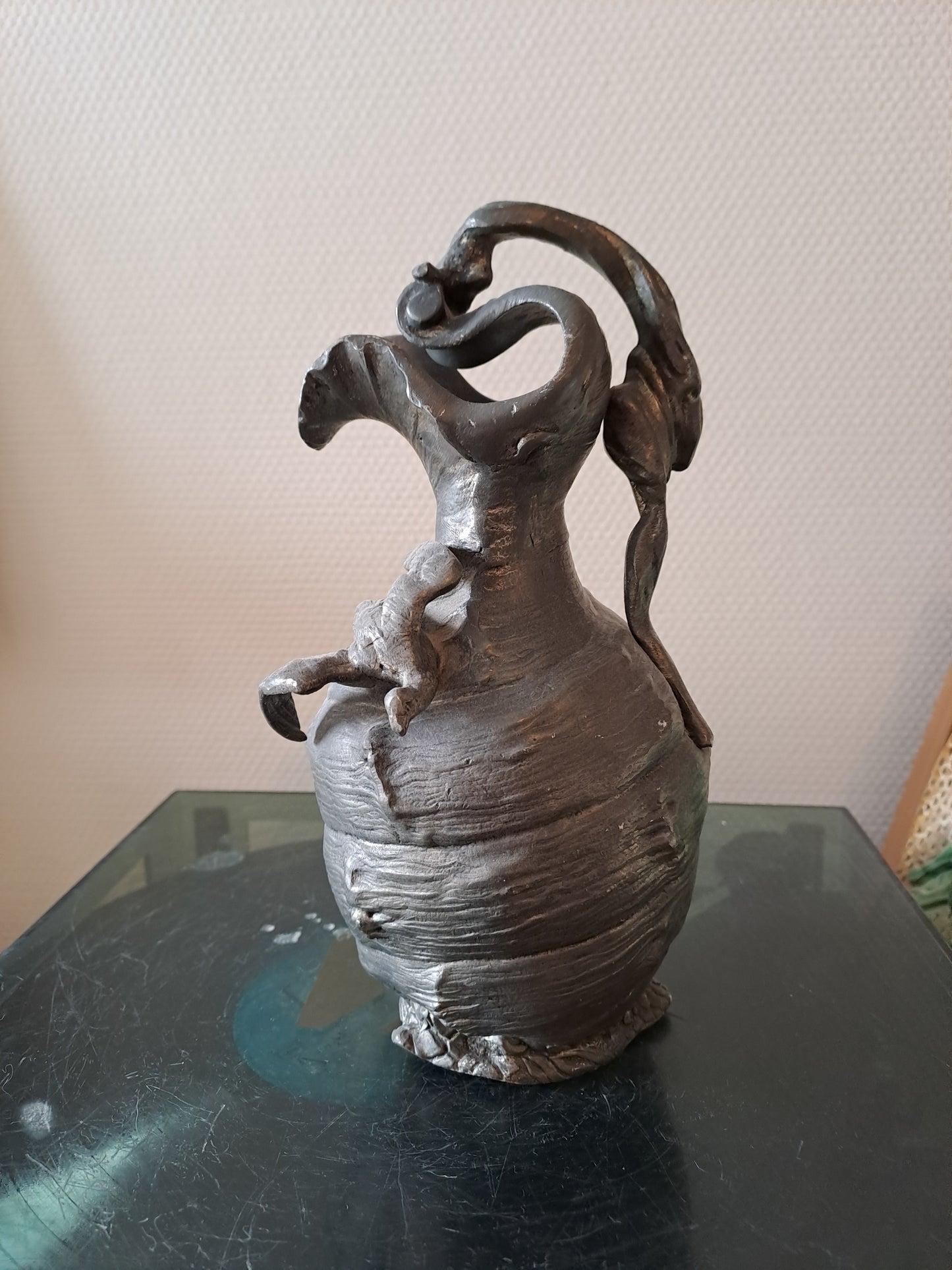 Pichet En Etain. Art Nouveau. Signé Petiz.  Etain Garanti Pur.