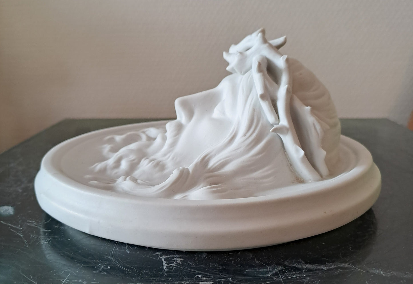 Médaillon Figurant Le Christ À La Couronne D'épines En Bas-relief Grand Modèle.