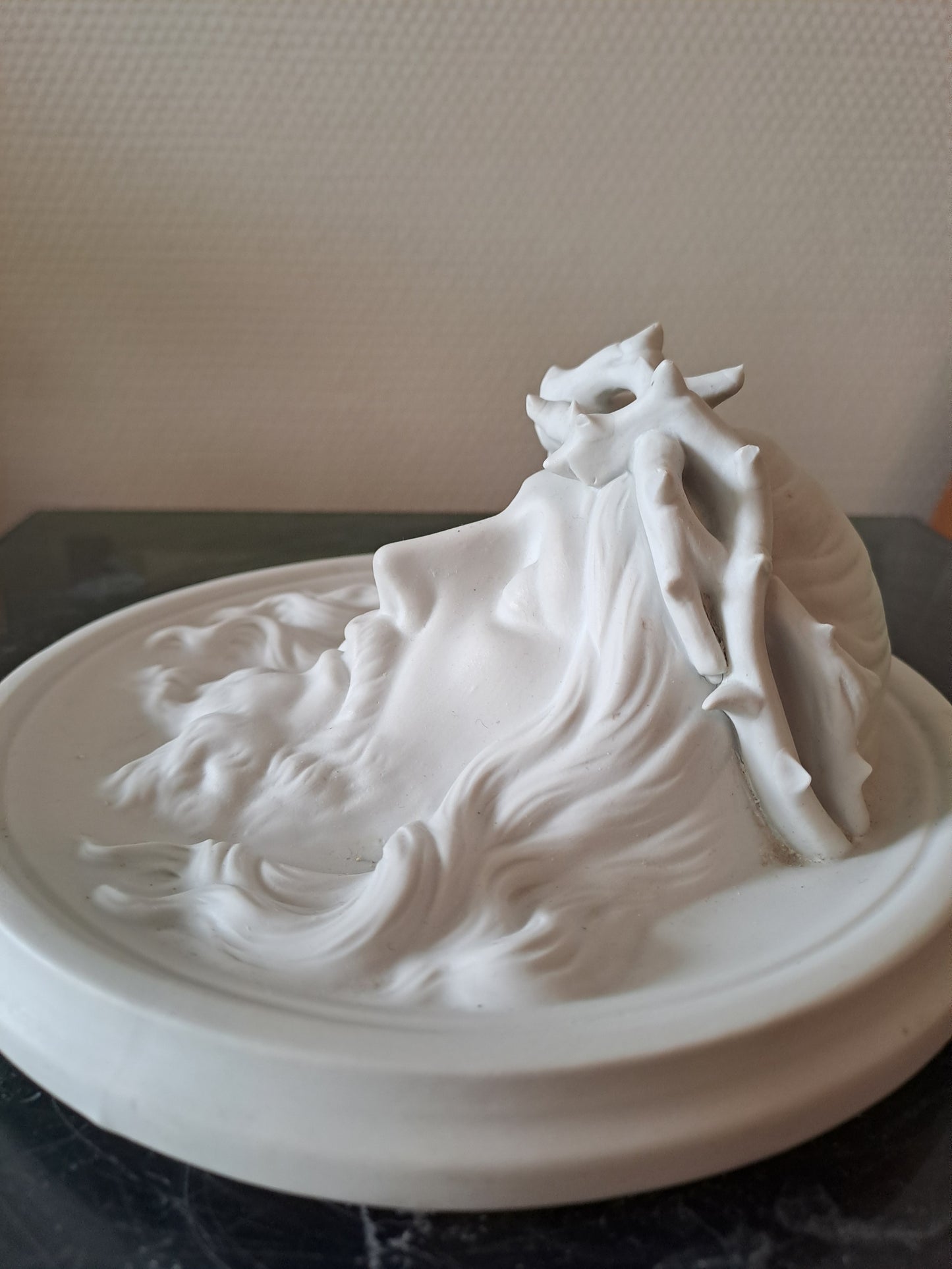 Médaillon Figurant Le Christ À La Couronne D'épines En Bas-relief Grand Modèle.