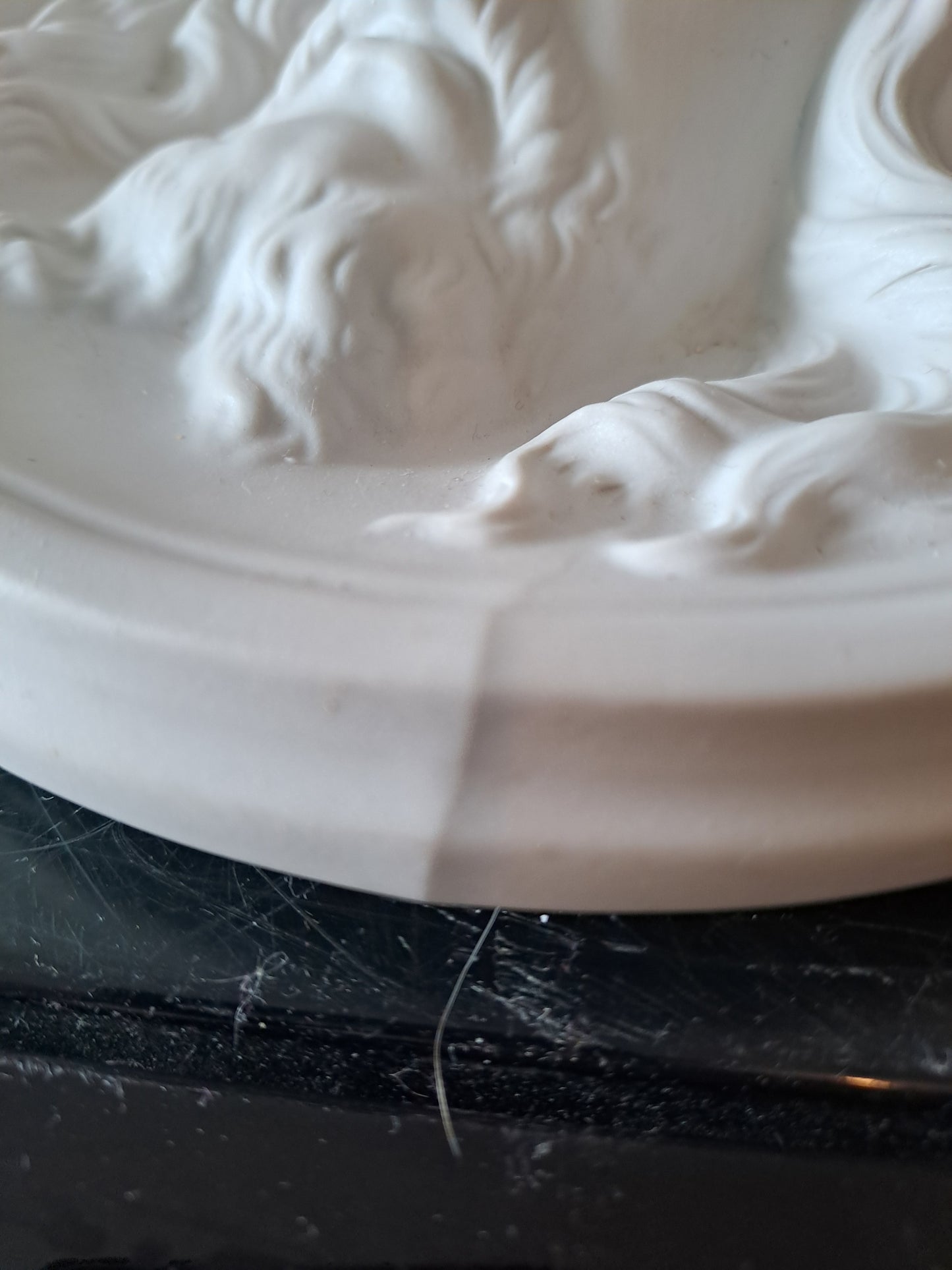 Médaillon Figurant Le Christ À La Couronne D'épines En Bas-relief Grand Modèle.