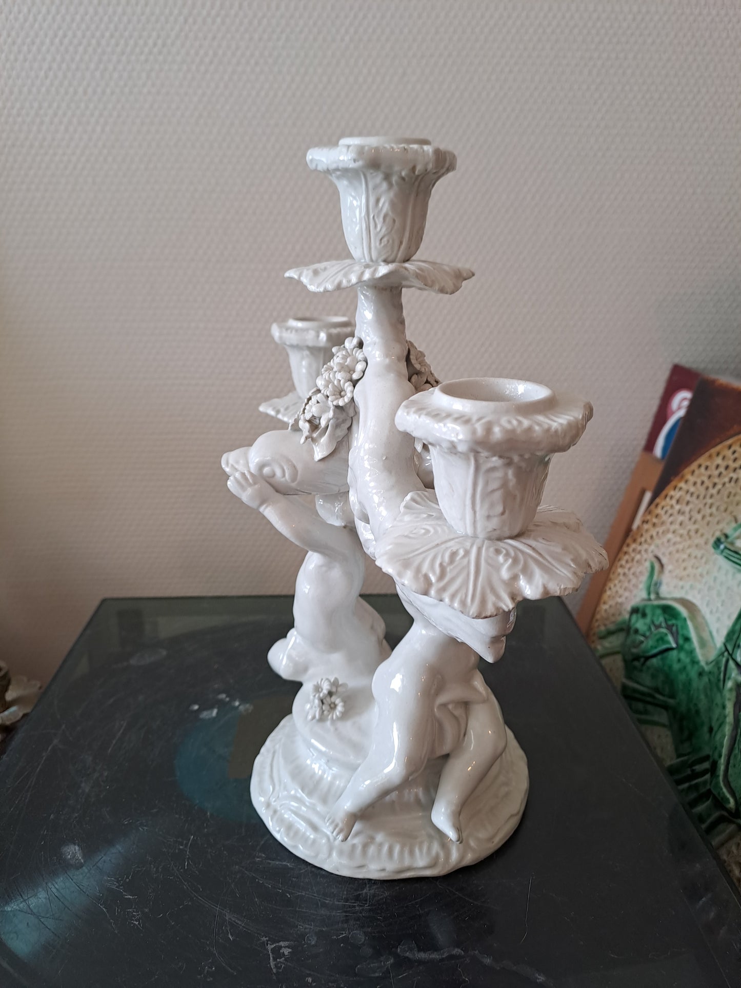 Chandelier Porcelaine Italienne.  Signé C. V. Cherubins/ Putti/ Anges.