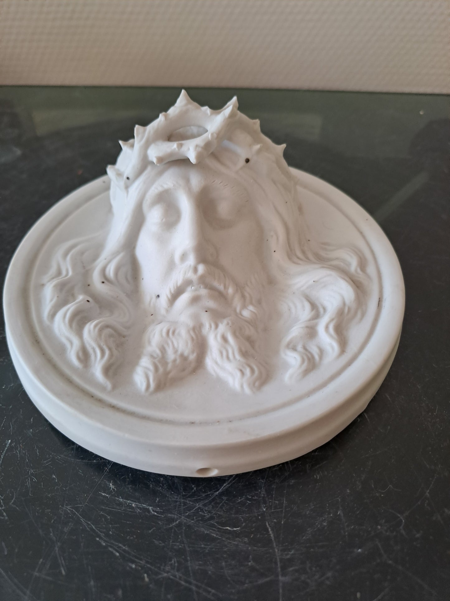Médaillon Figurant Le Christ À La Couronne D'épines Porcelaine Blanche En...