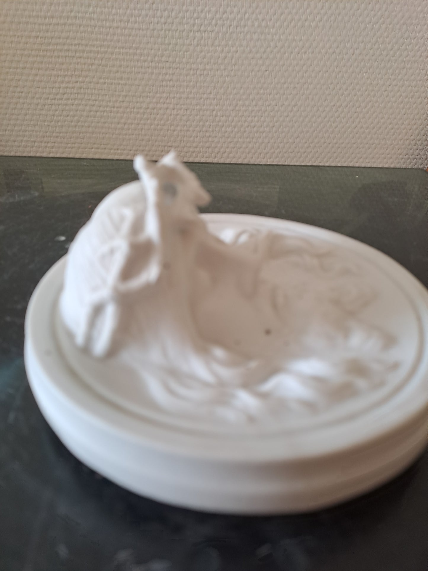 Médaillon Figurant Le Christ À La Couronne D'épines Porcelaine Blanche En...