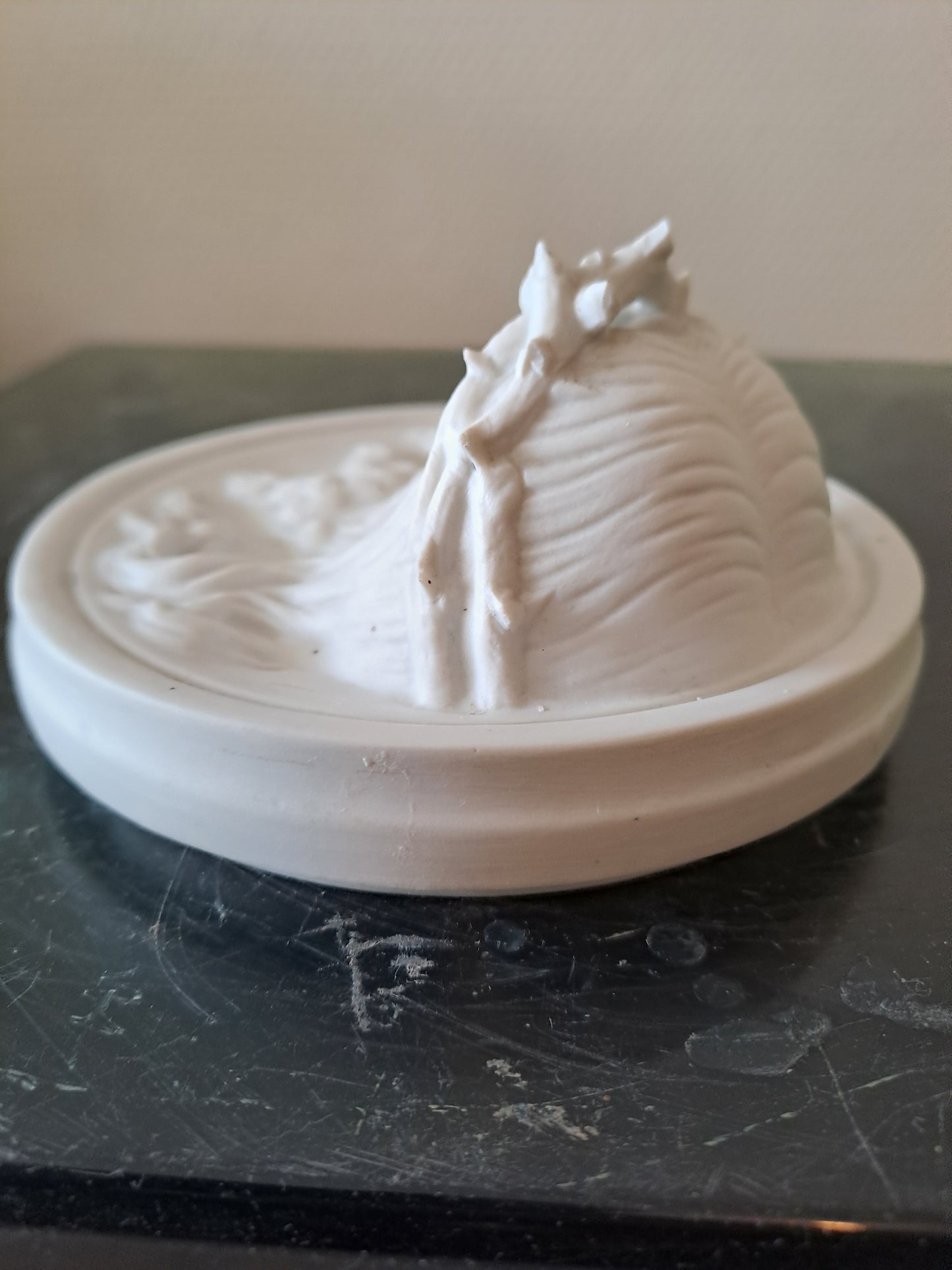 Médaillon Figurant Le Christ À La Couronne D'épines Porcelaine Blanche En...