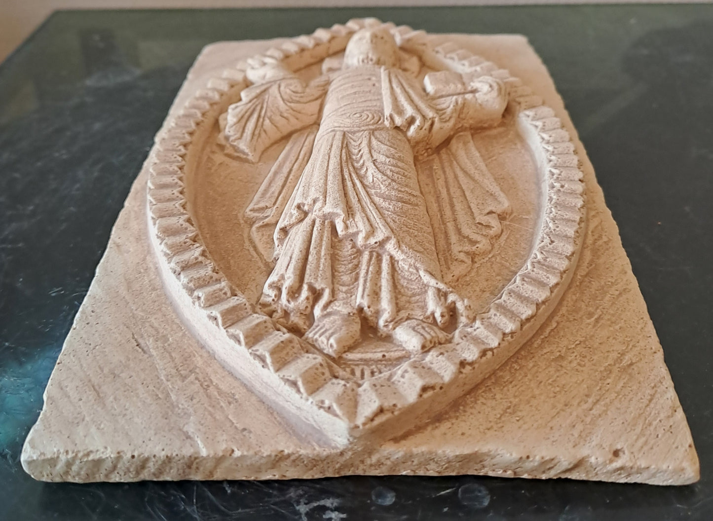 Carreau Jésus Christ Roi De Gloire. En Relief.