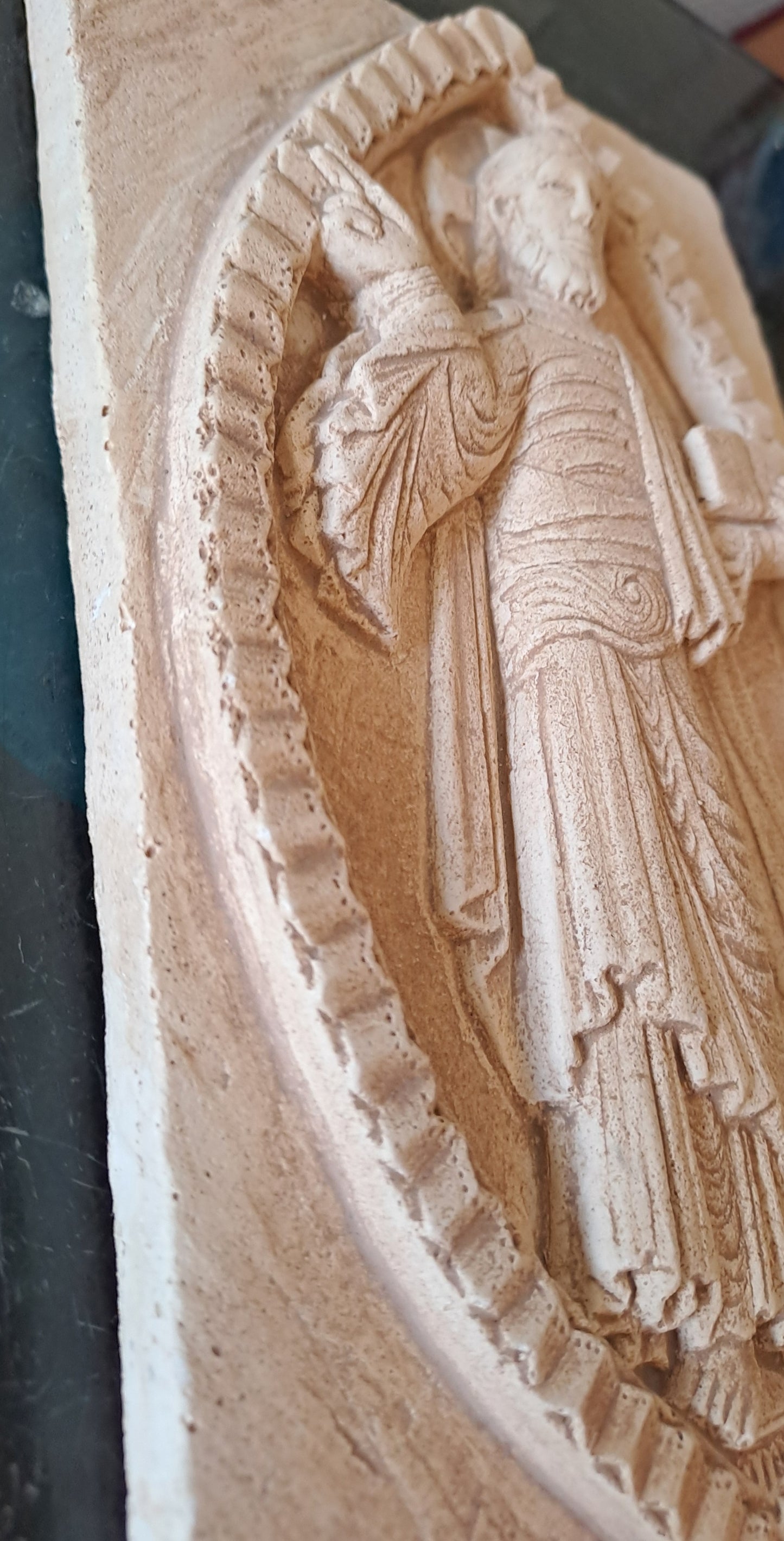 Carreau Jésus Christ Roi De Gloire. En Relief.