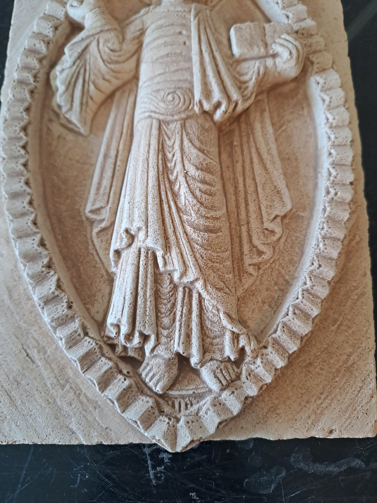 Carreau Jésus Christ Roi De Gloire. En Relief.