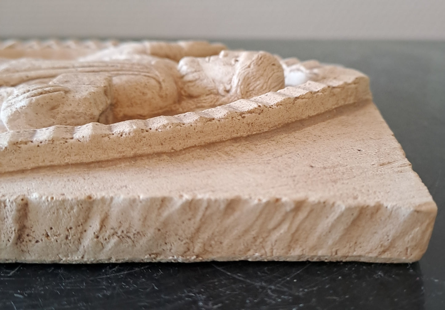 Carreau Jésus Christ Roi De Gloire. En Relief.