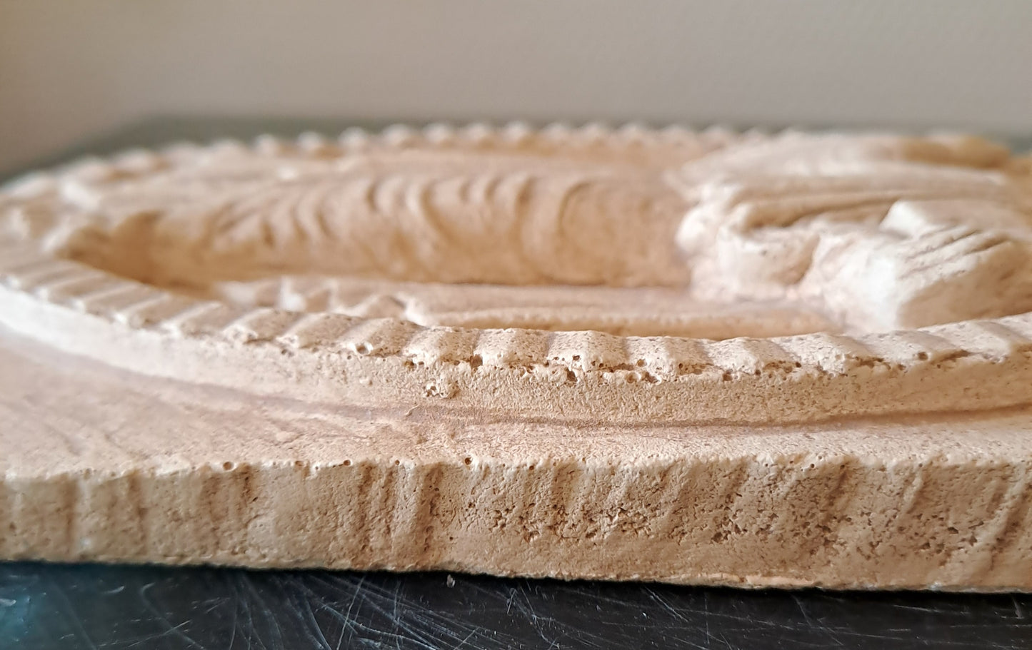 Carreau Jésus Christ Roi De Gloire. En Relief.