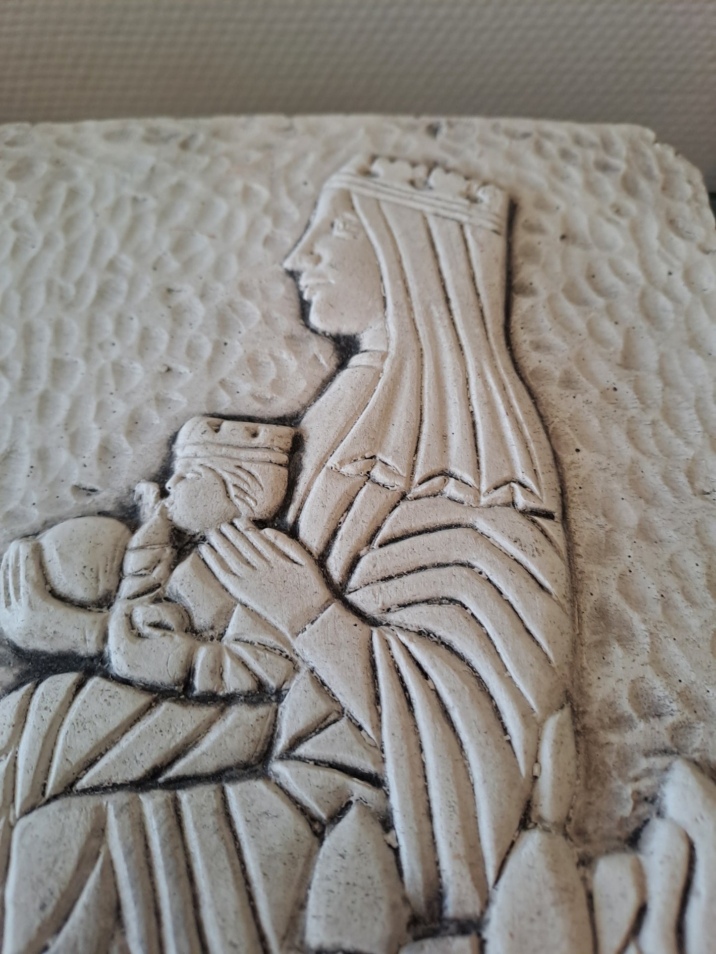 Carreau/ bas relief. Mare De Deu De Montserrat.