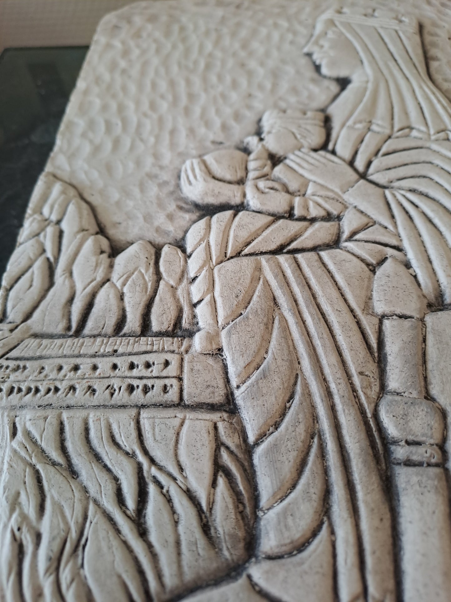 Carreau/ bas relief. Mare De Deu De Montserrat.