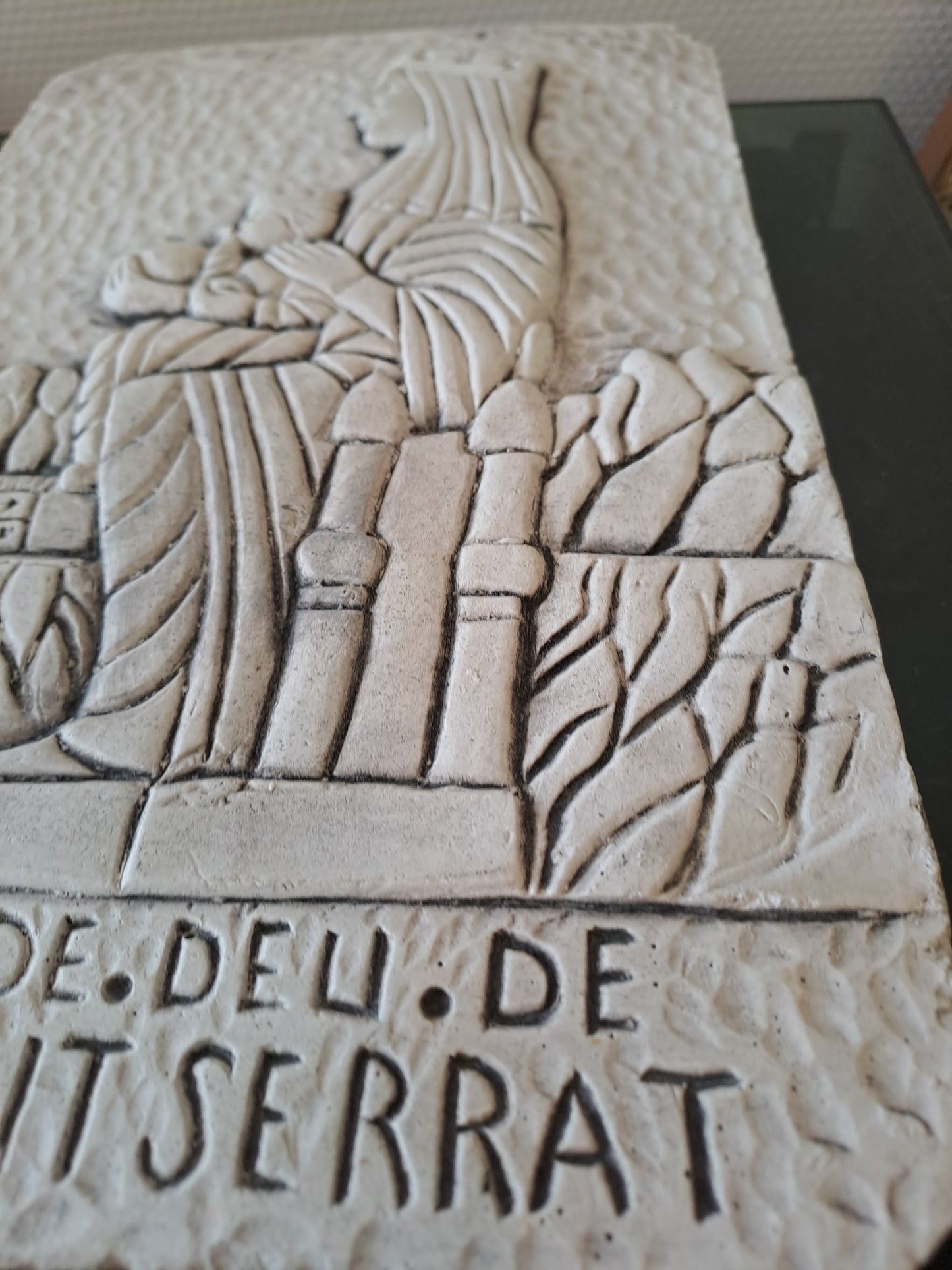 Carreau/ bas relief. Mare De Deu De Montserrat.