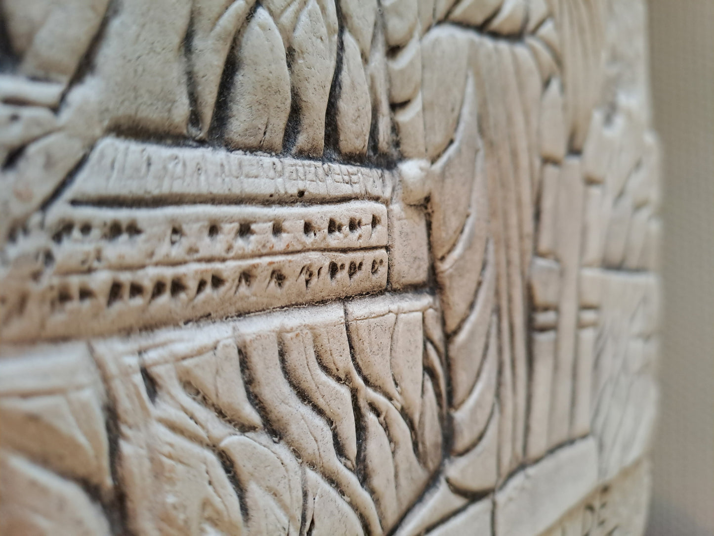 Carreau/ bas relief. Mare De Deu De Montserrat.