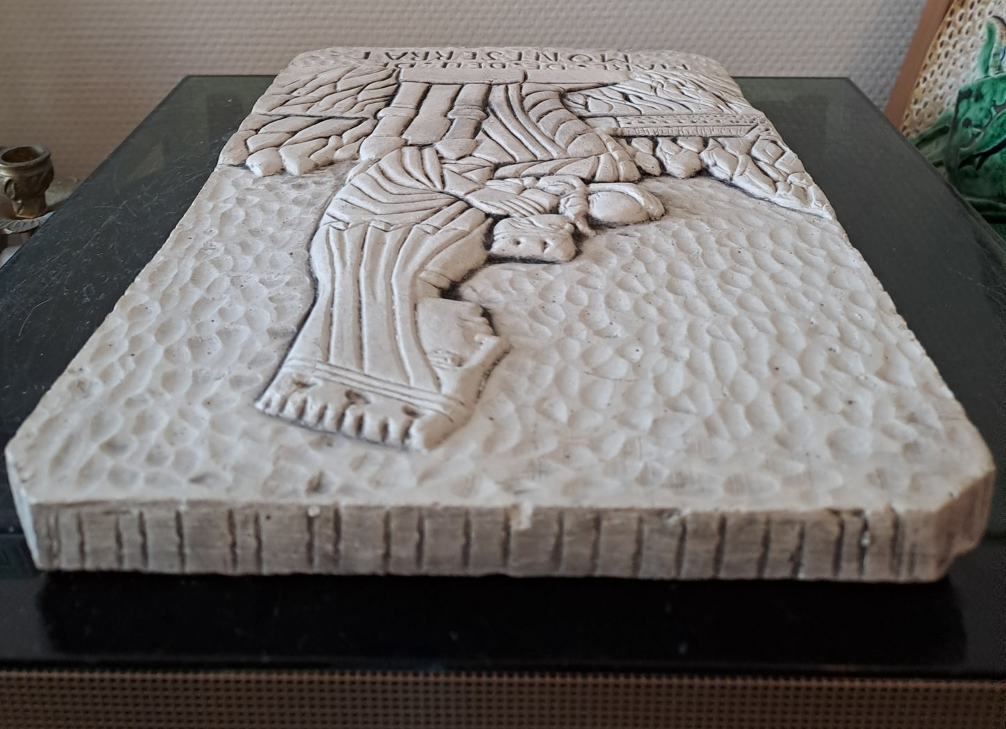 Carreau/ bas relief. Mare De Deu De Montserrat.