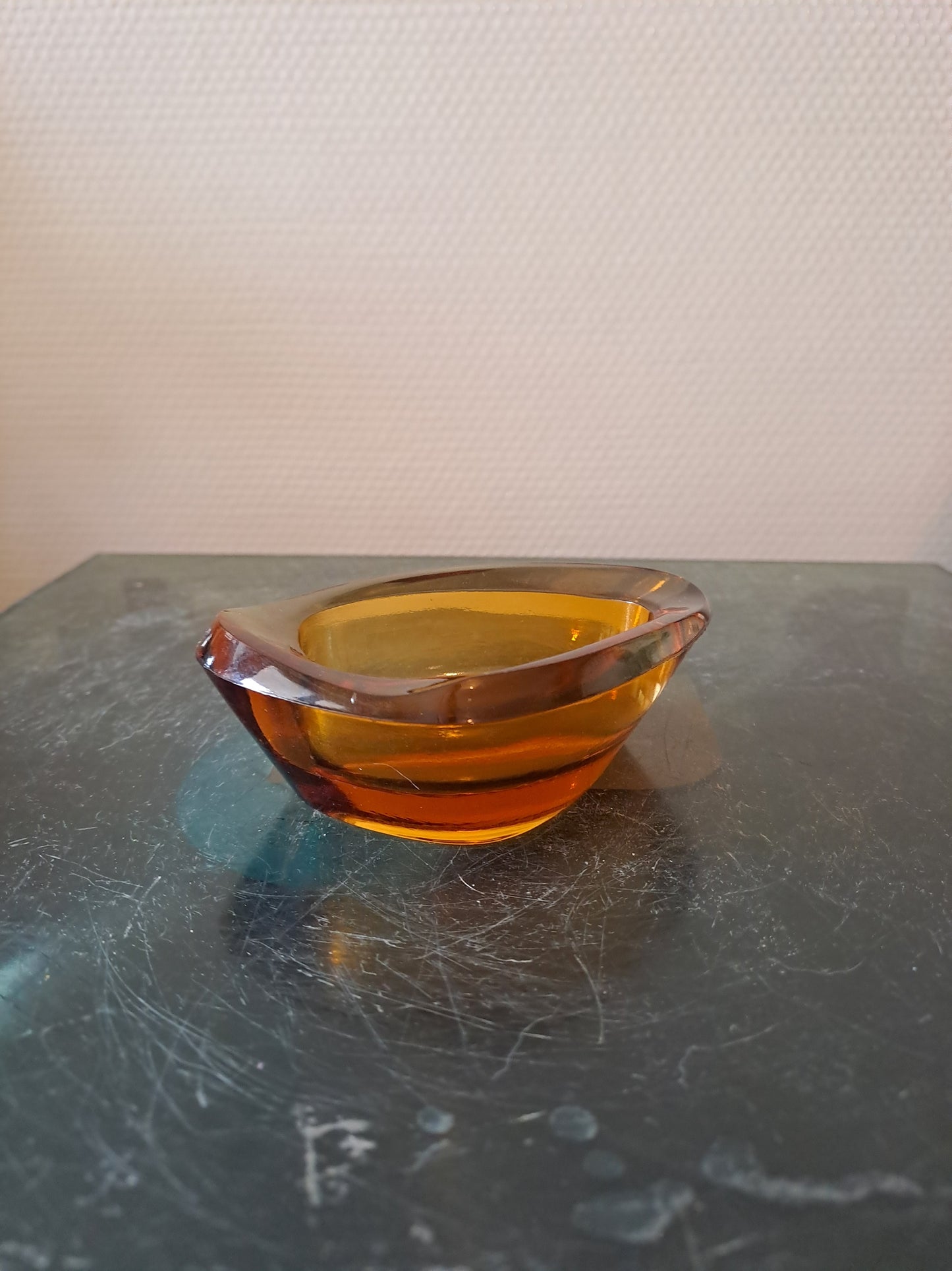 Cendrier Cristal. Design Mi-century.  Ambre. Vintage.