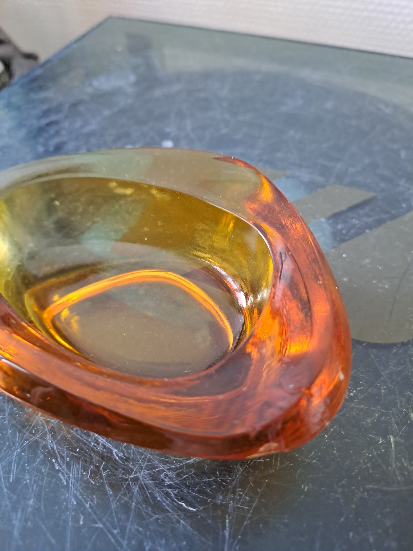 Cendrier Cristal. Design Mi-century.  Ambre. Vintage.