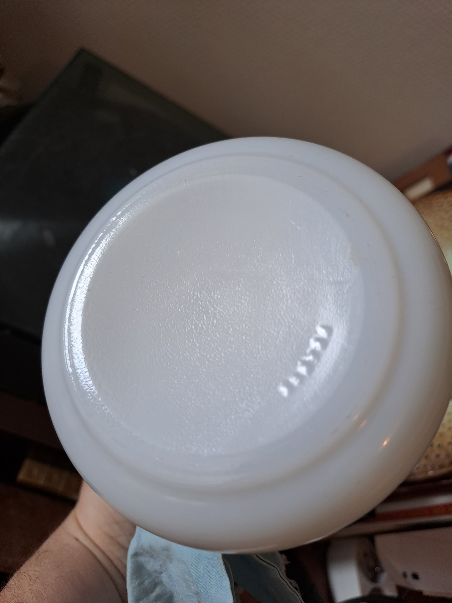 Pot Arcopal Représentant Une Scene Médiéval De Fête.