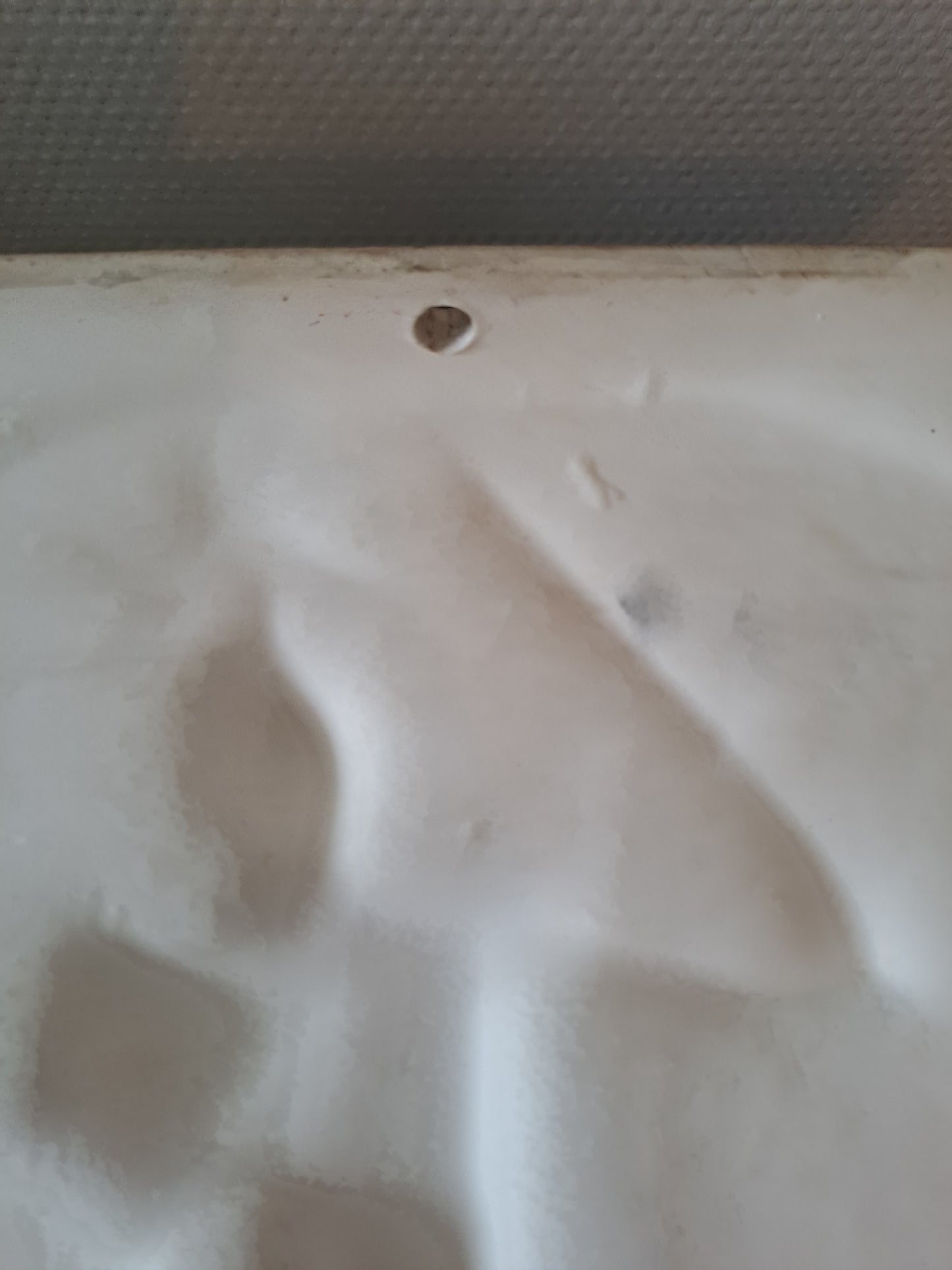 Plaque En Faïence Émaillée Polychrome À Décor de Chevalier. 33X33 Cm.