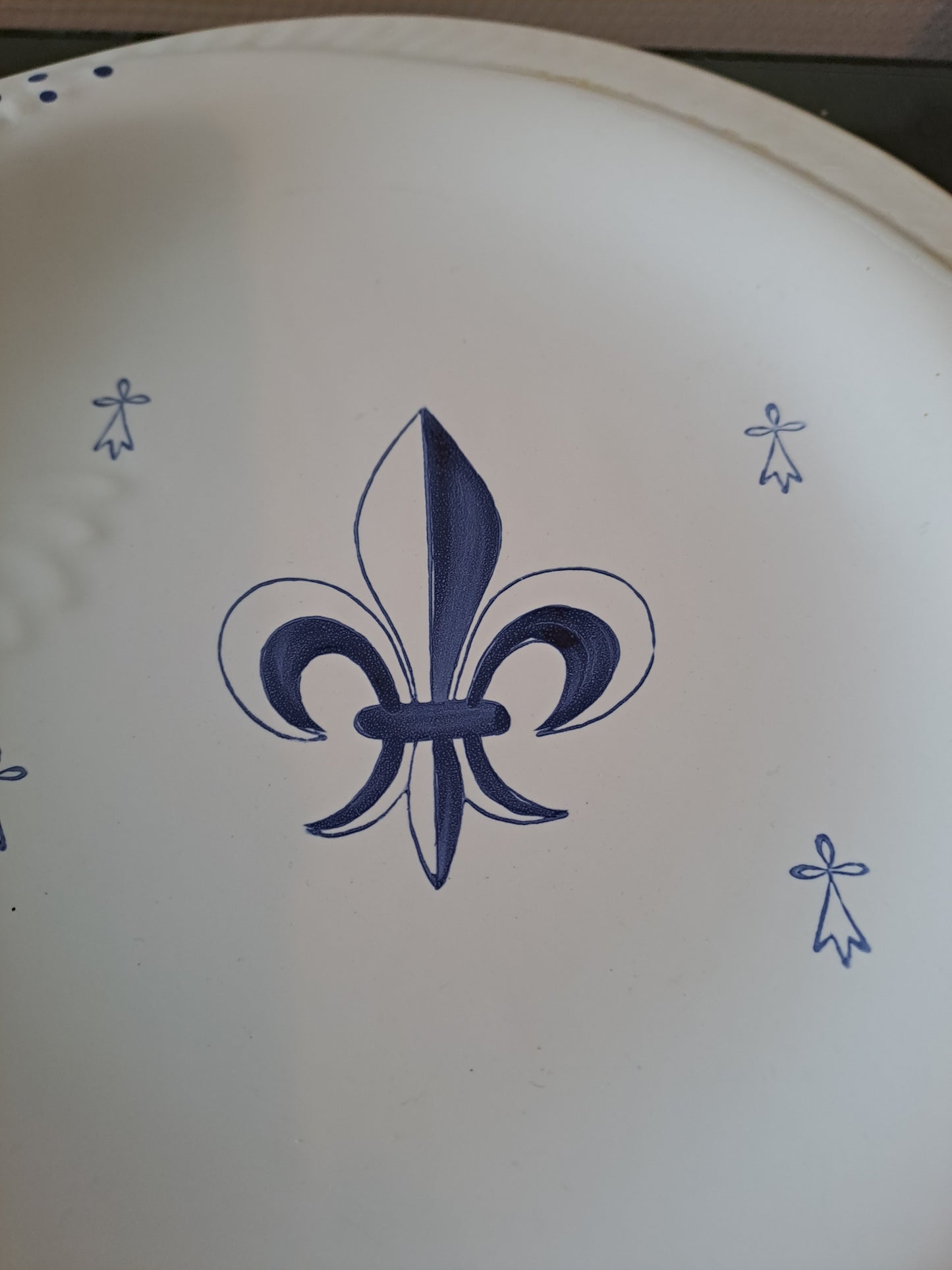 Plat Figurant un Poisson Pornic France Fleur De Lys.