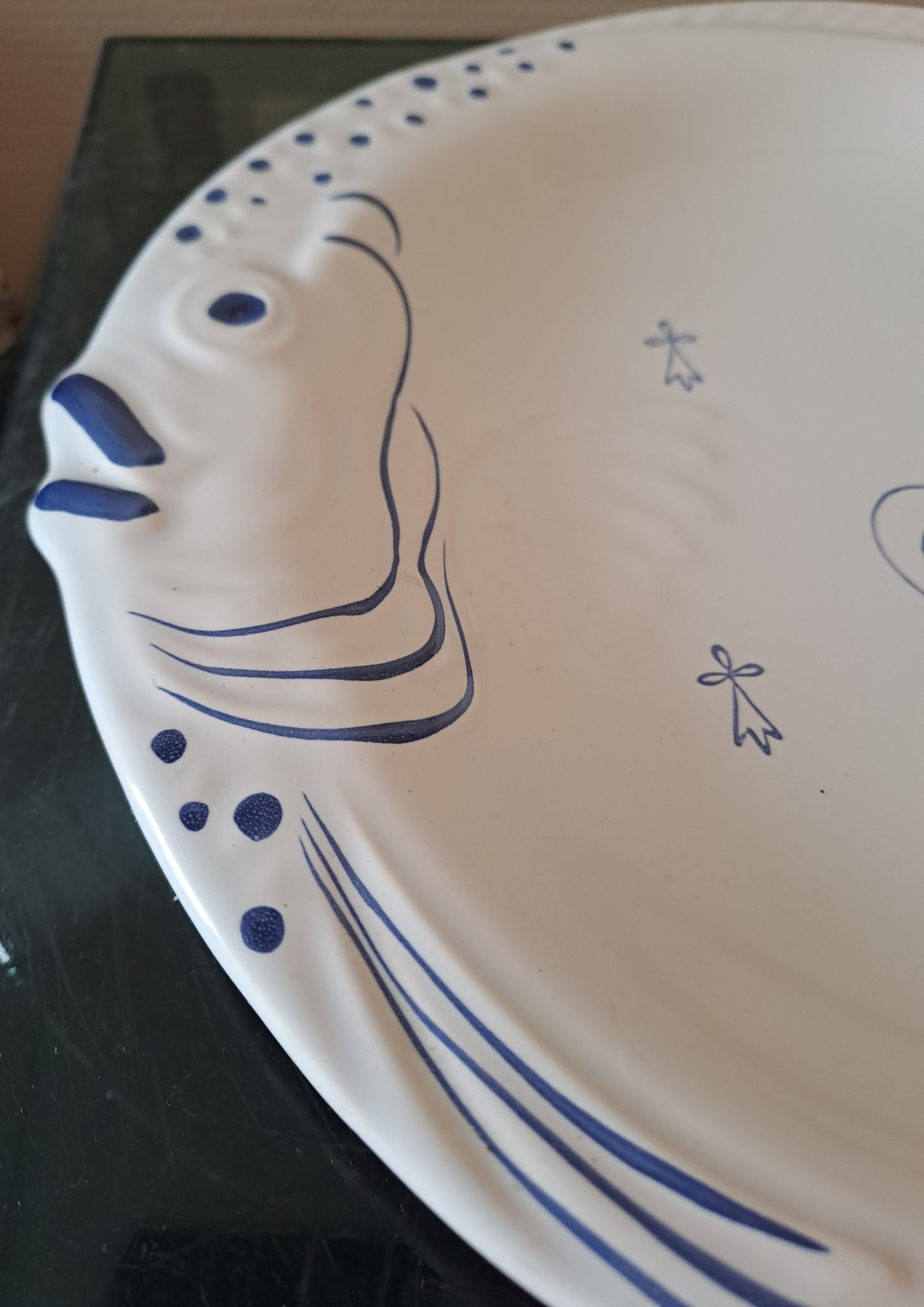 Plat Figurant un Poisson Pornic France Fleur De Lys.