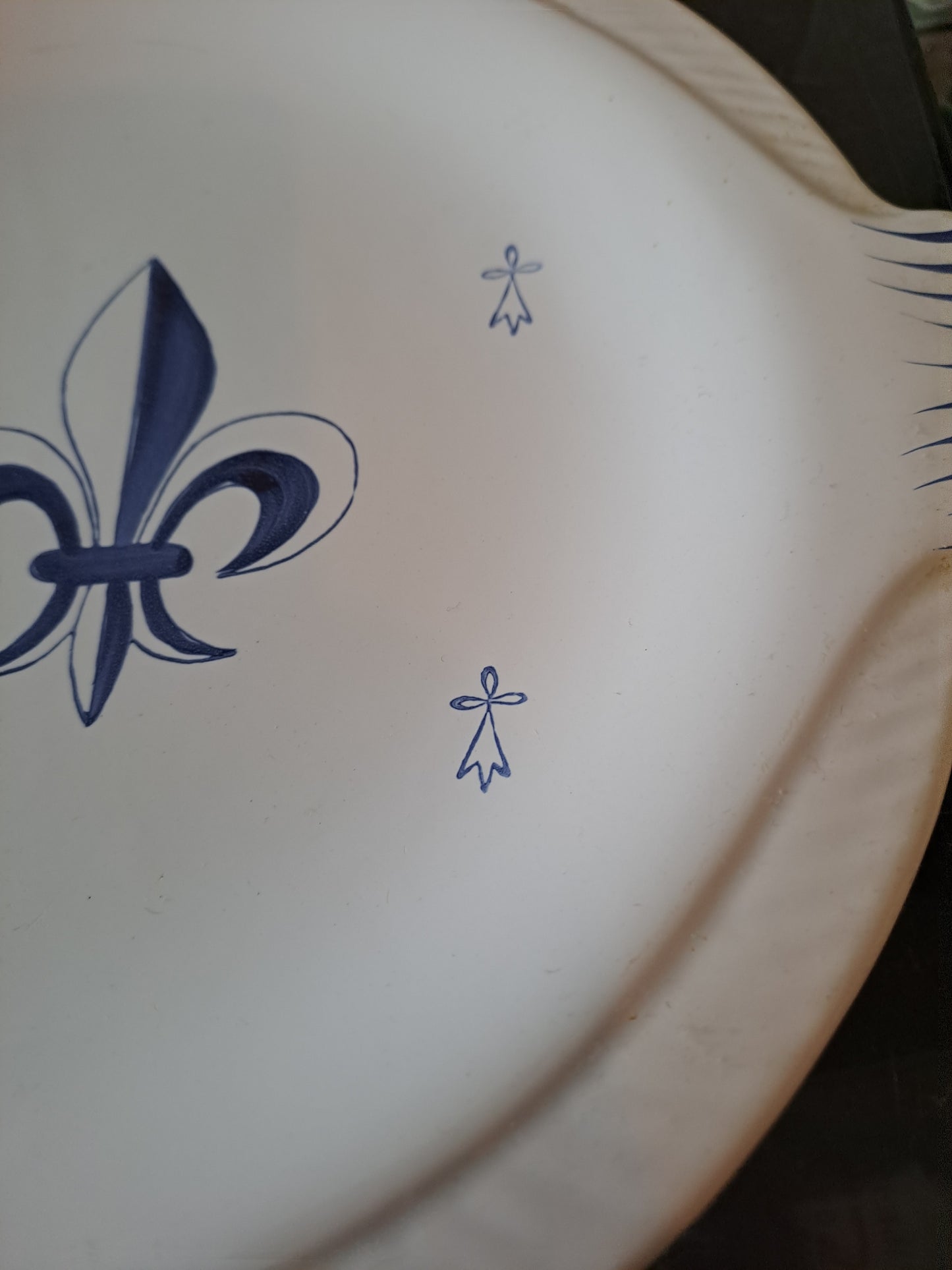 Plat Figurant un Poisson Pornic France Fleur De Lys.