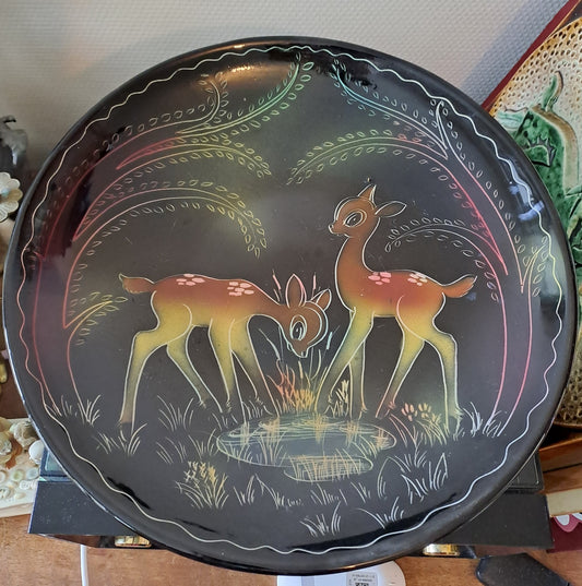 Grand Plat Monacera. Jeunes Faons. A la main.