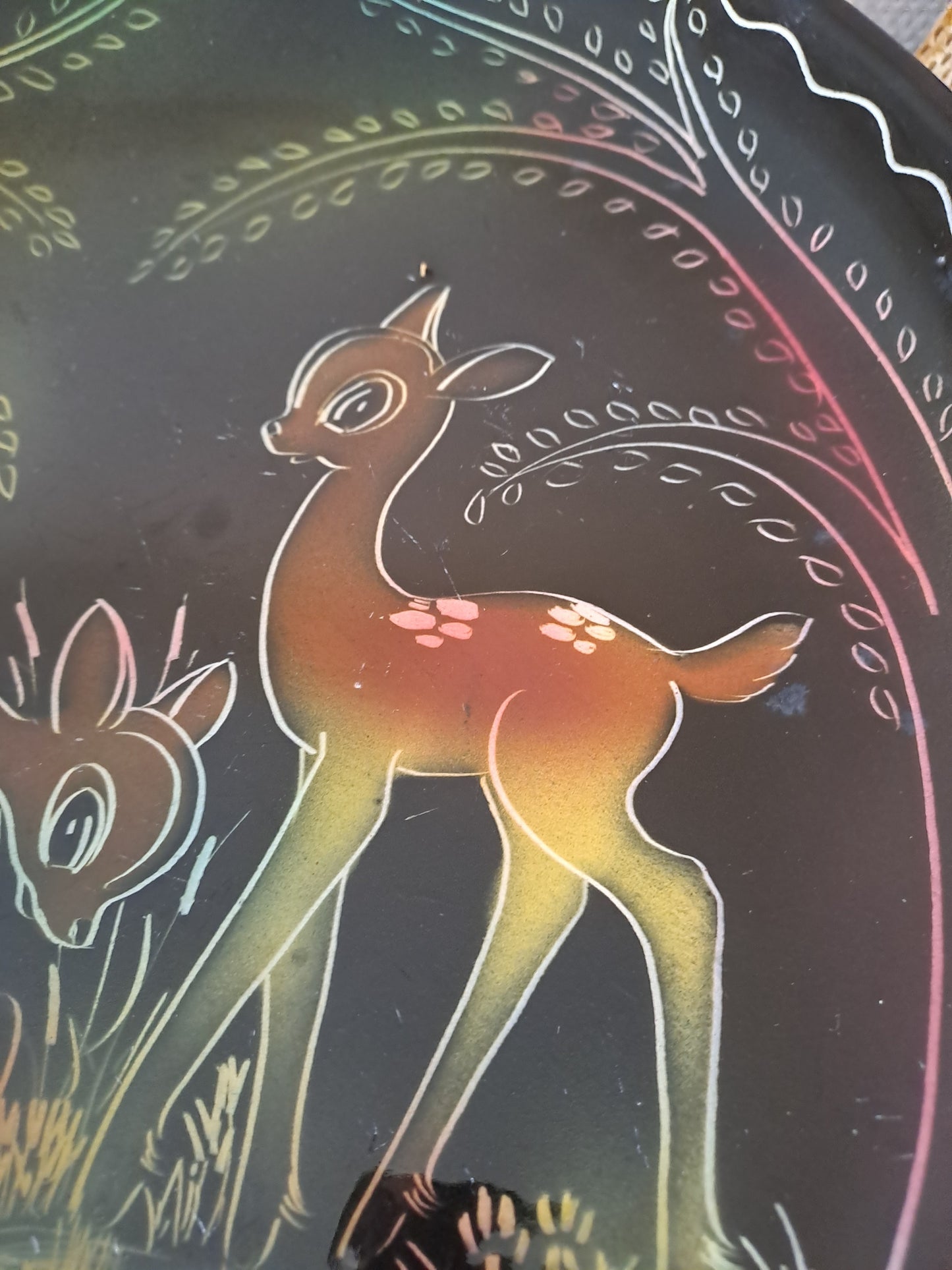 Grand Plat Monacera. Jeunes Faons. A la main.