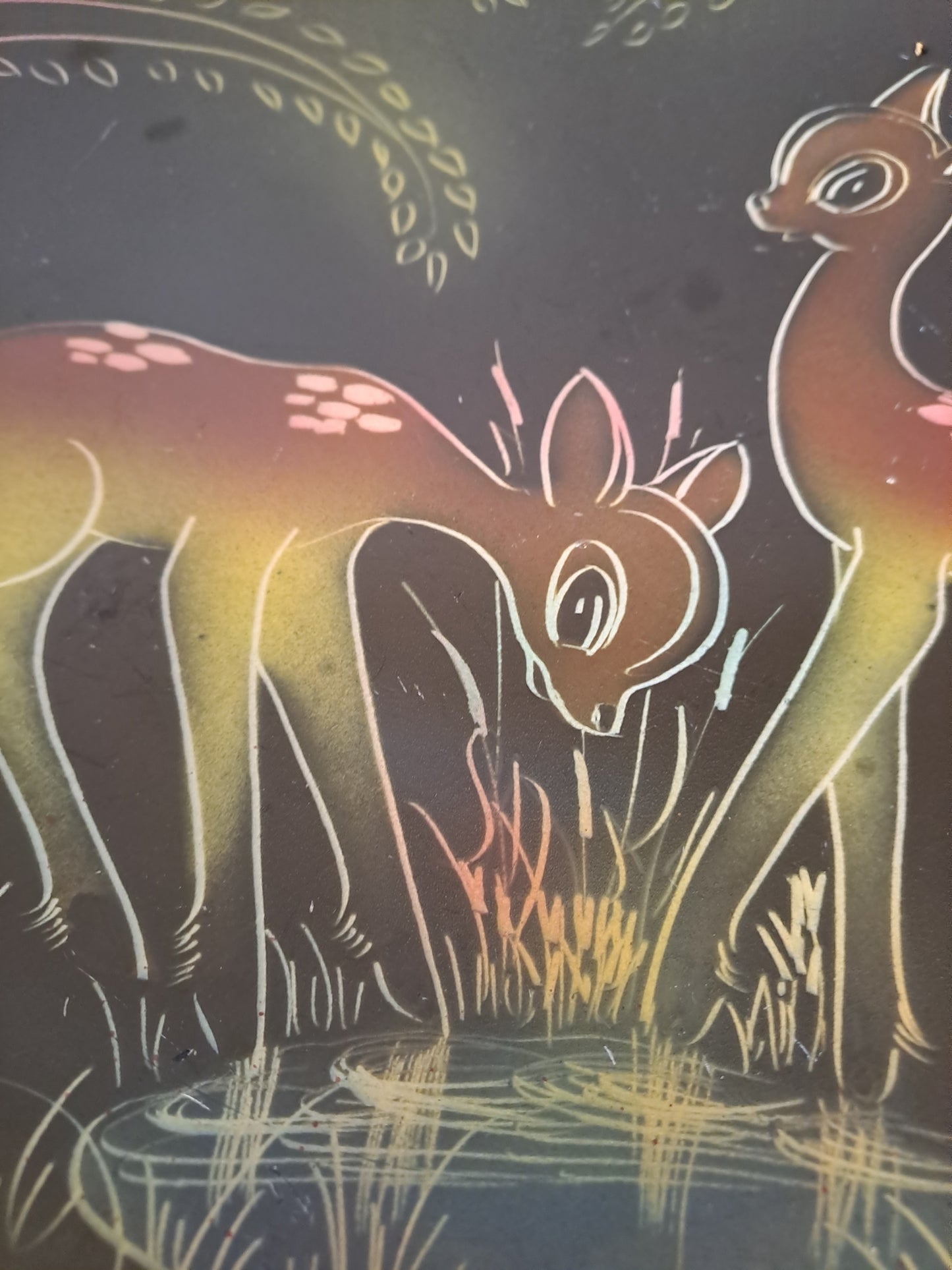 Grand Plat Monacera. Jeunes Faons. A la main.