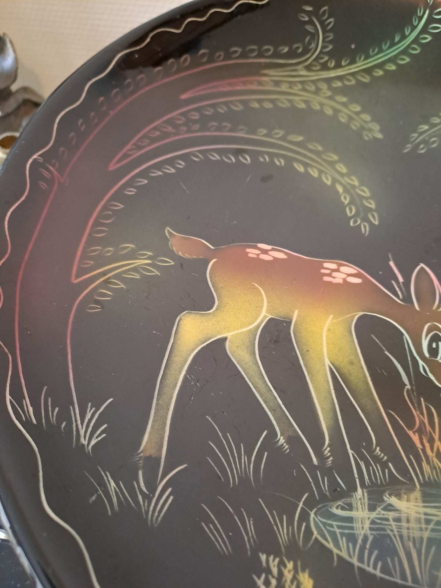 Grand Plat Monacera. Jeunes Faons. A la main.