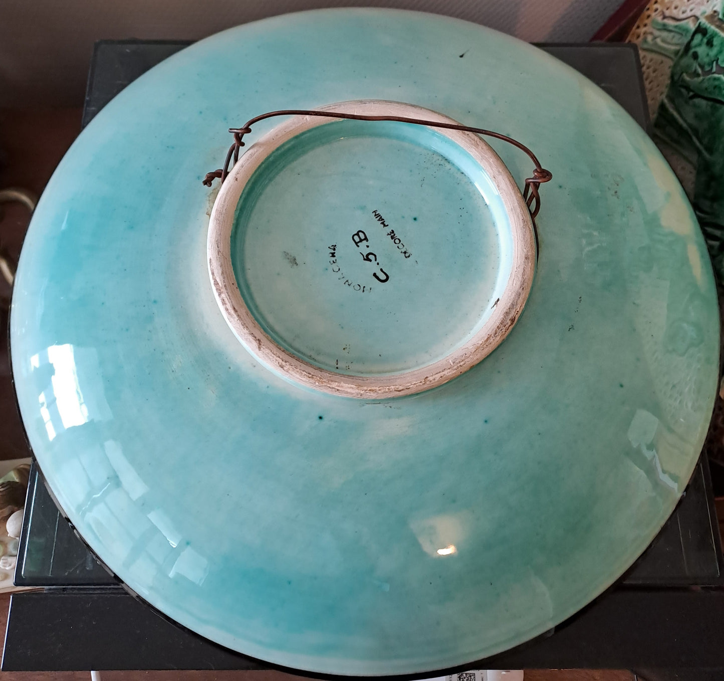 Grand Plat Monacera. Jeunes Faons. A la main.