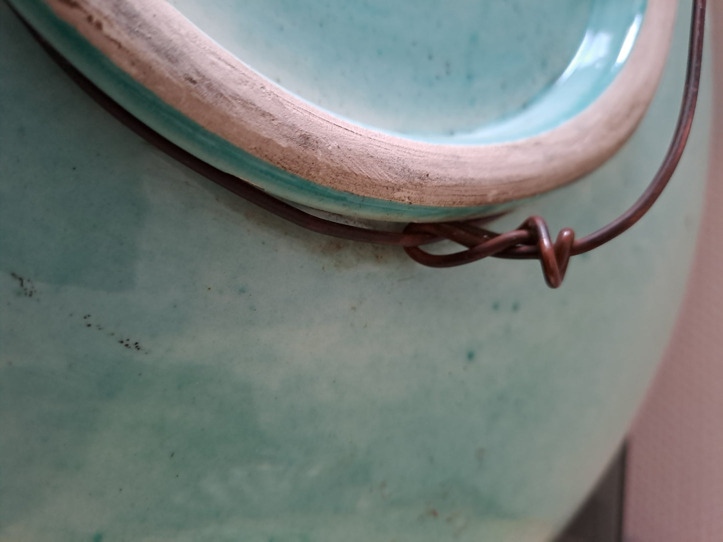 Grand Plat Monacera. Jeunes Faons. A la main.