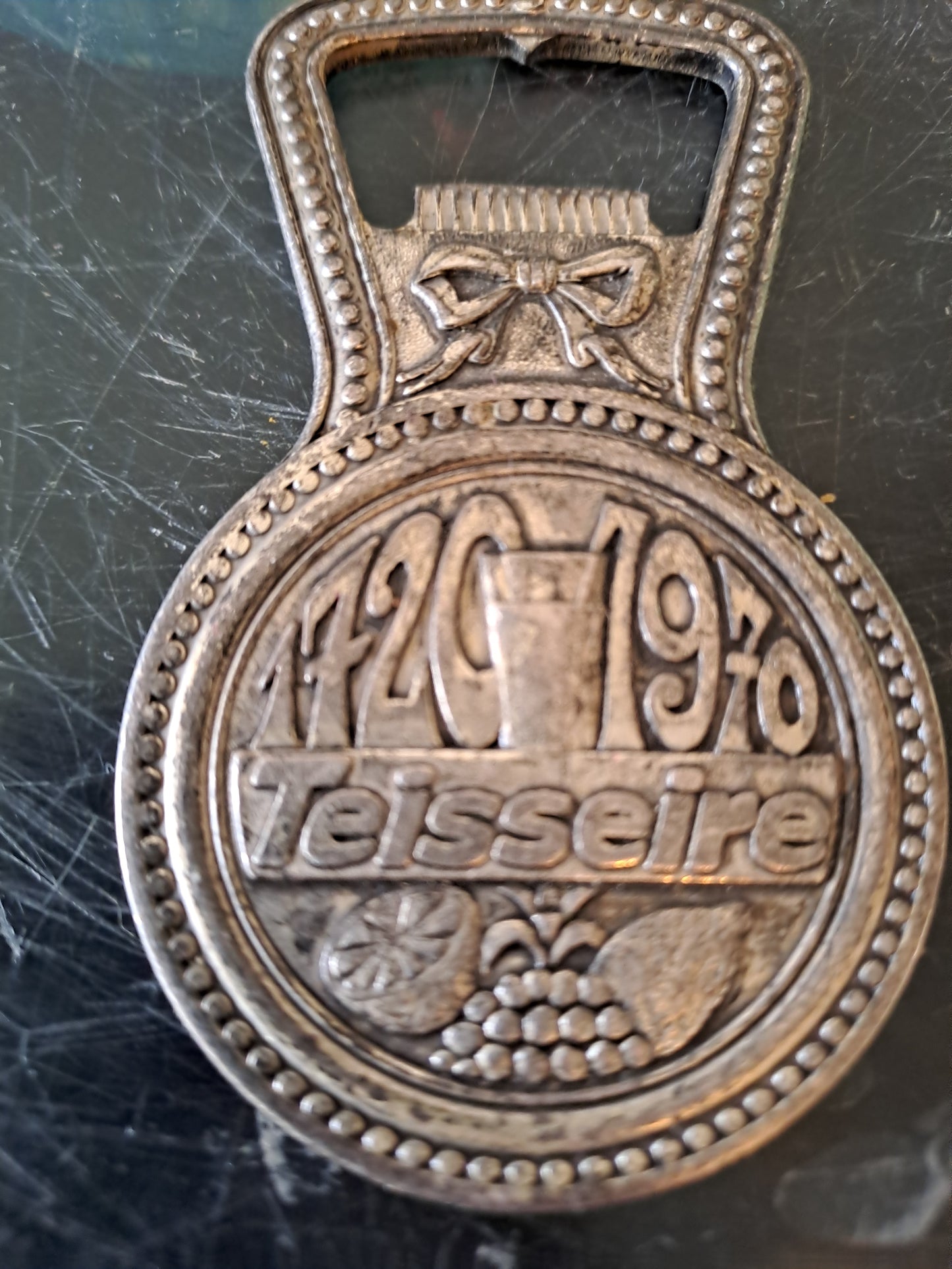 Décapsuleur. 250eme Anniversaire Teisseire. Poinçon. 1720 / 1970.