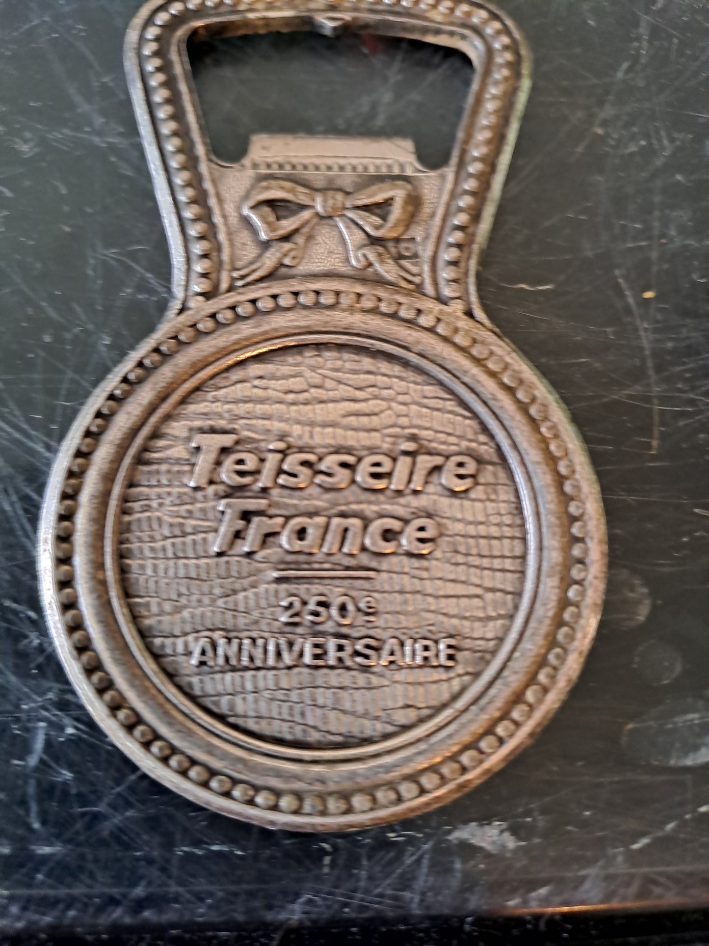 Décapsuleur. 250eme Anniversaire Teisseire. Poinçon. 1720 / 1970.