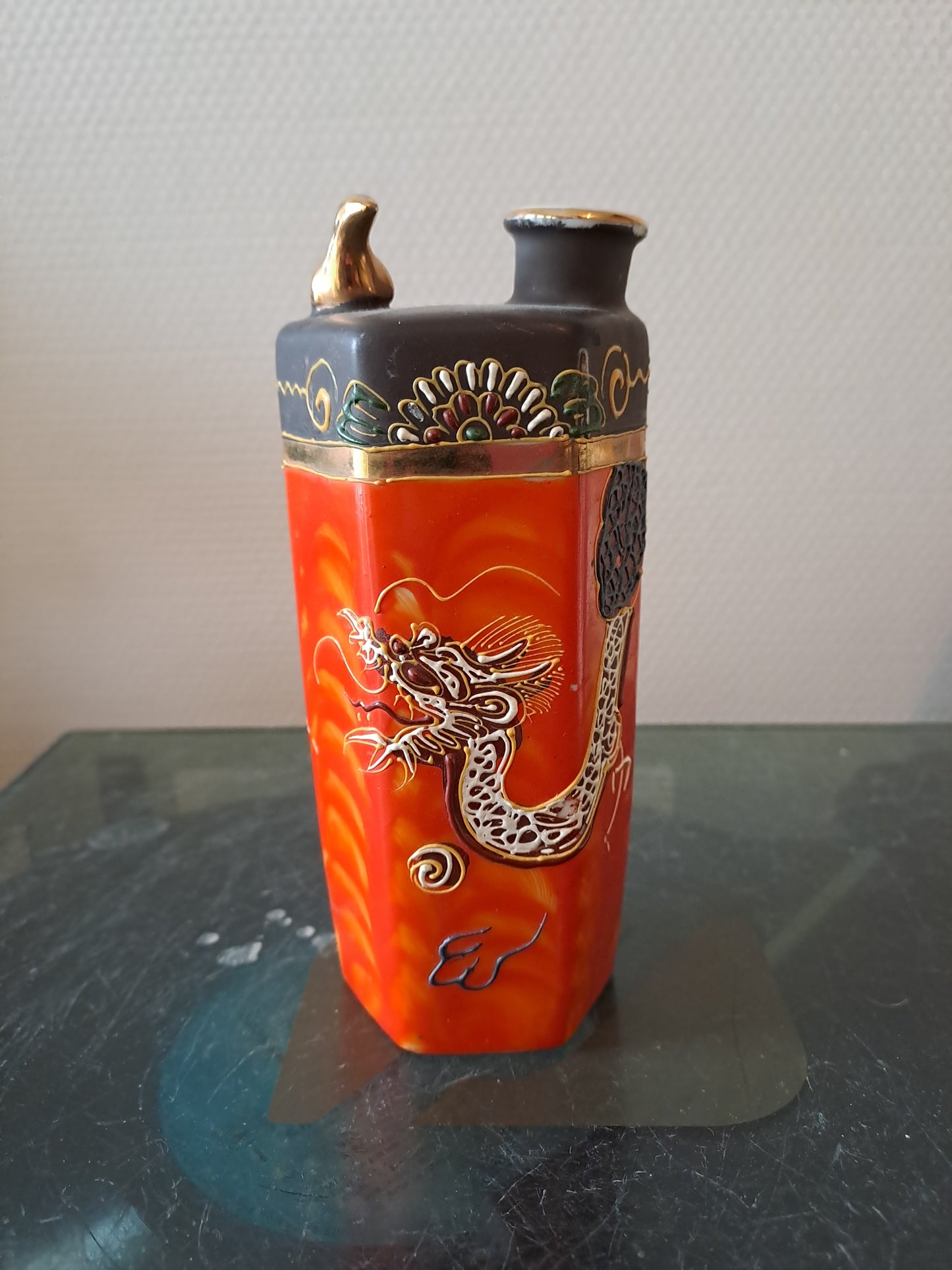 Bouteille À Saké. Nakasima. Peint À La Main. Porcelaine. Japon.