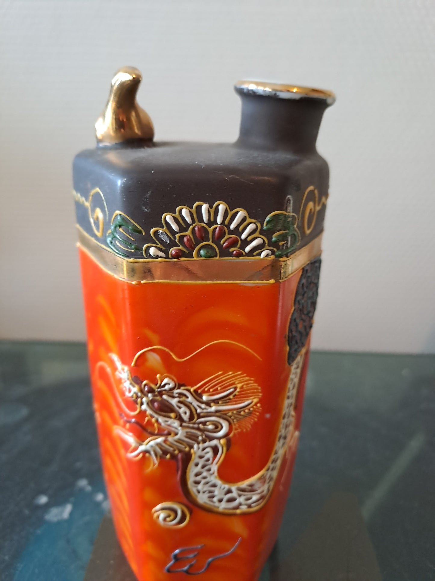 Bouteille À Saké. Nakasima. Peint À La Main. Porcelaine. Japon.