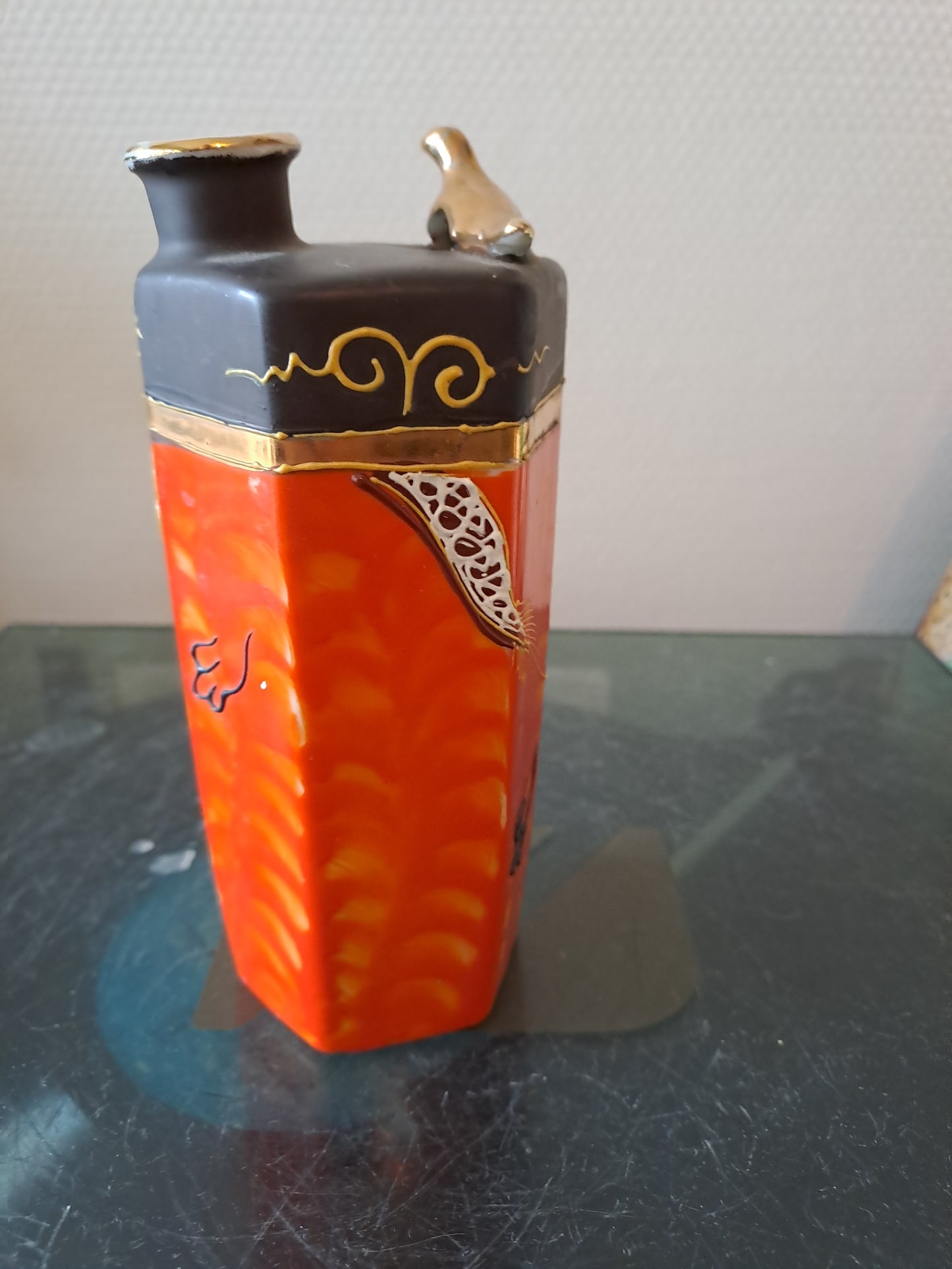 Bouteille À Saké. Nakasima. Peint À La Main. Porcelaine. Japon.